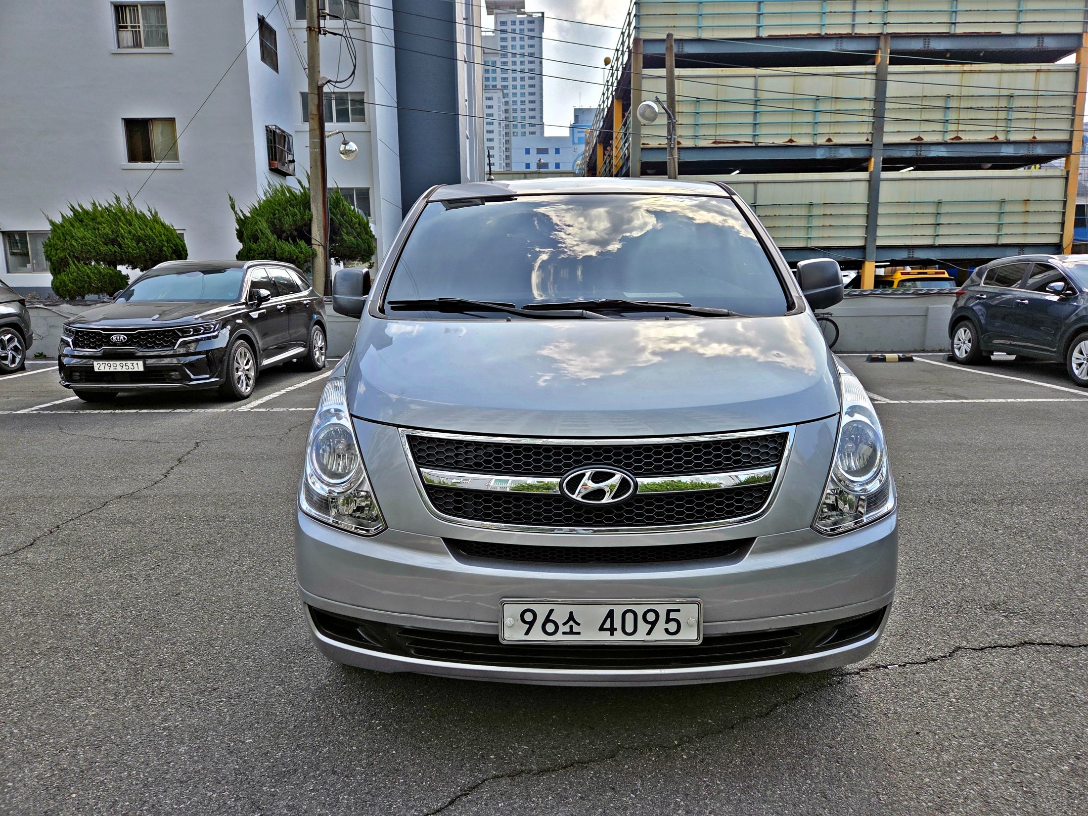Mazda Bongo front view
