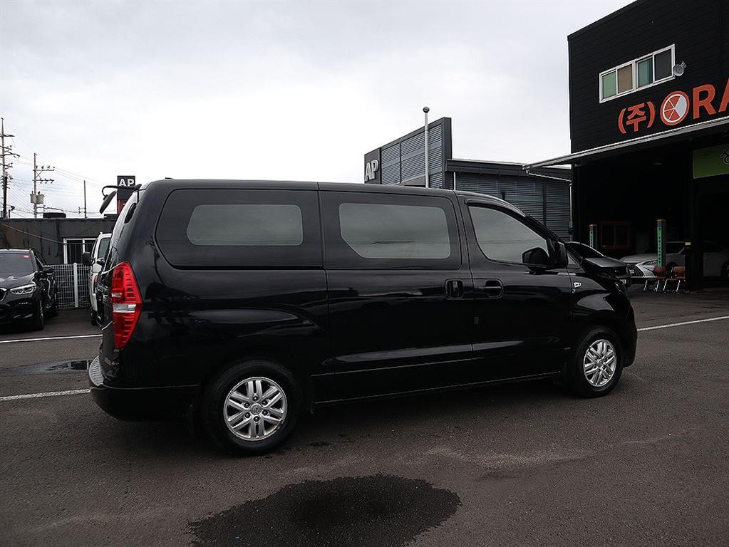 Mazda Bongo front view