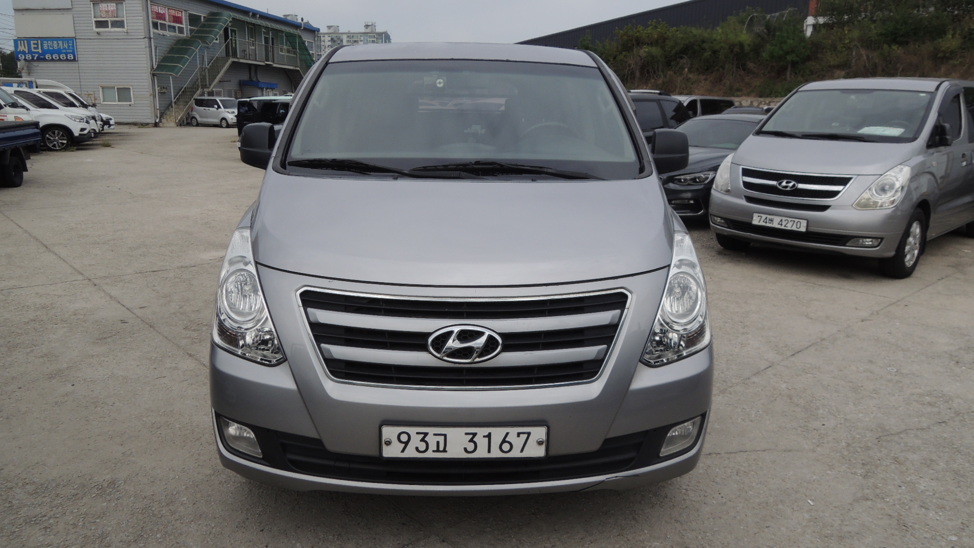 Mazda Bongo front view