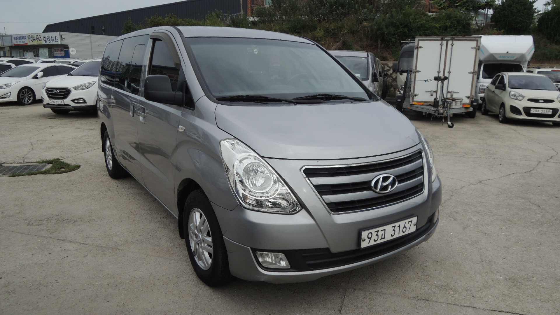 Mazda Bongo rear view
