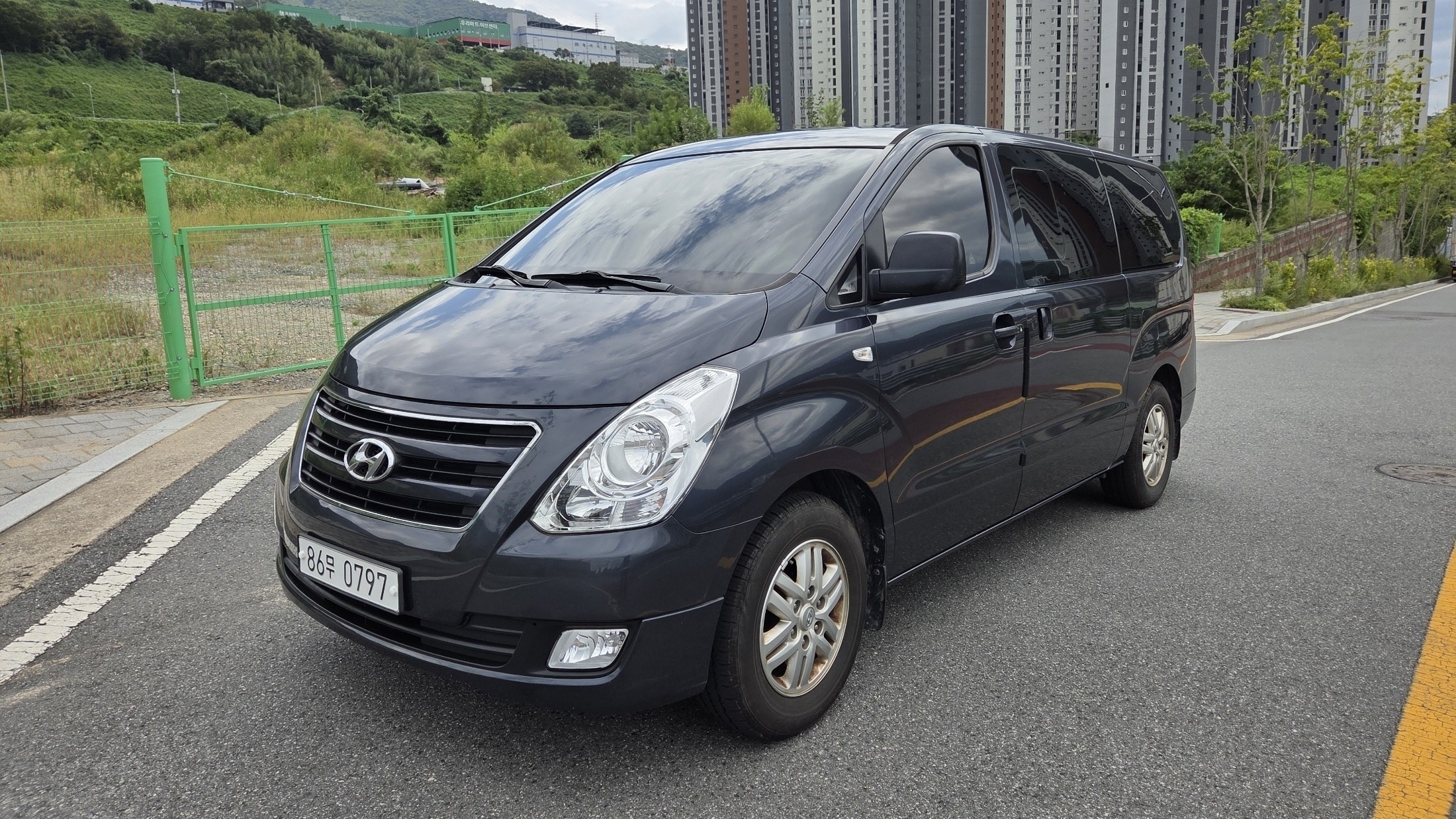 Mazda Bongo front view