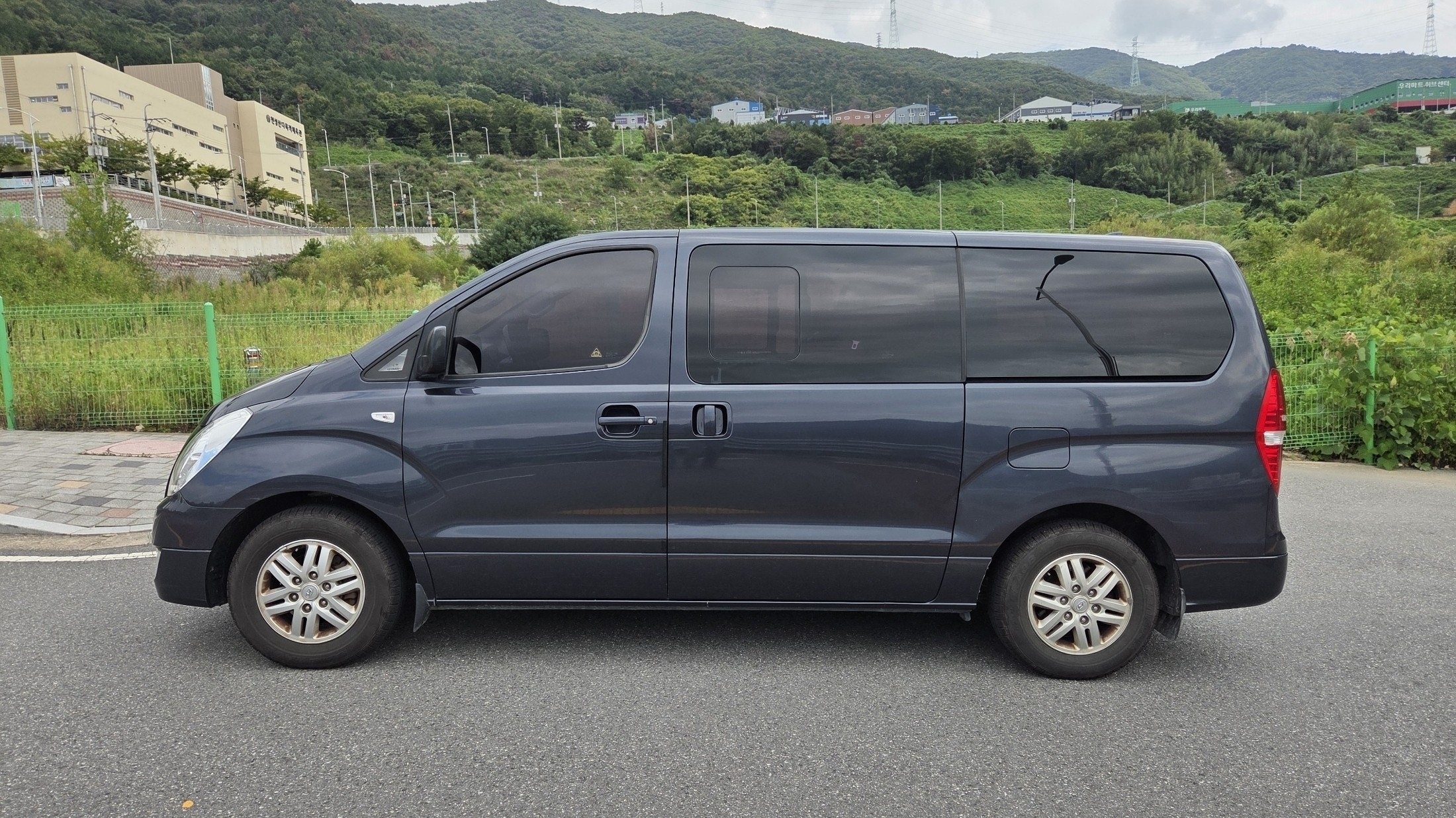 Mazda Bongo rear view