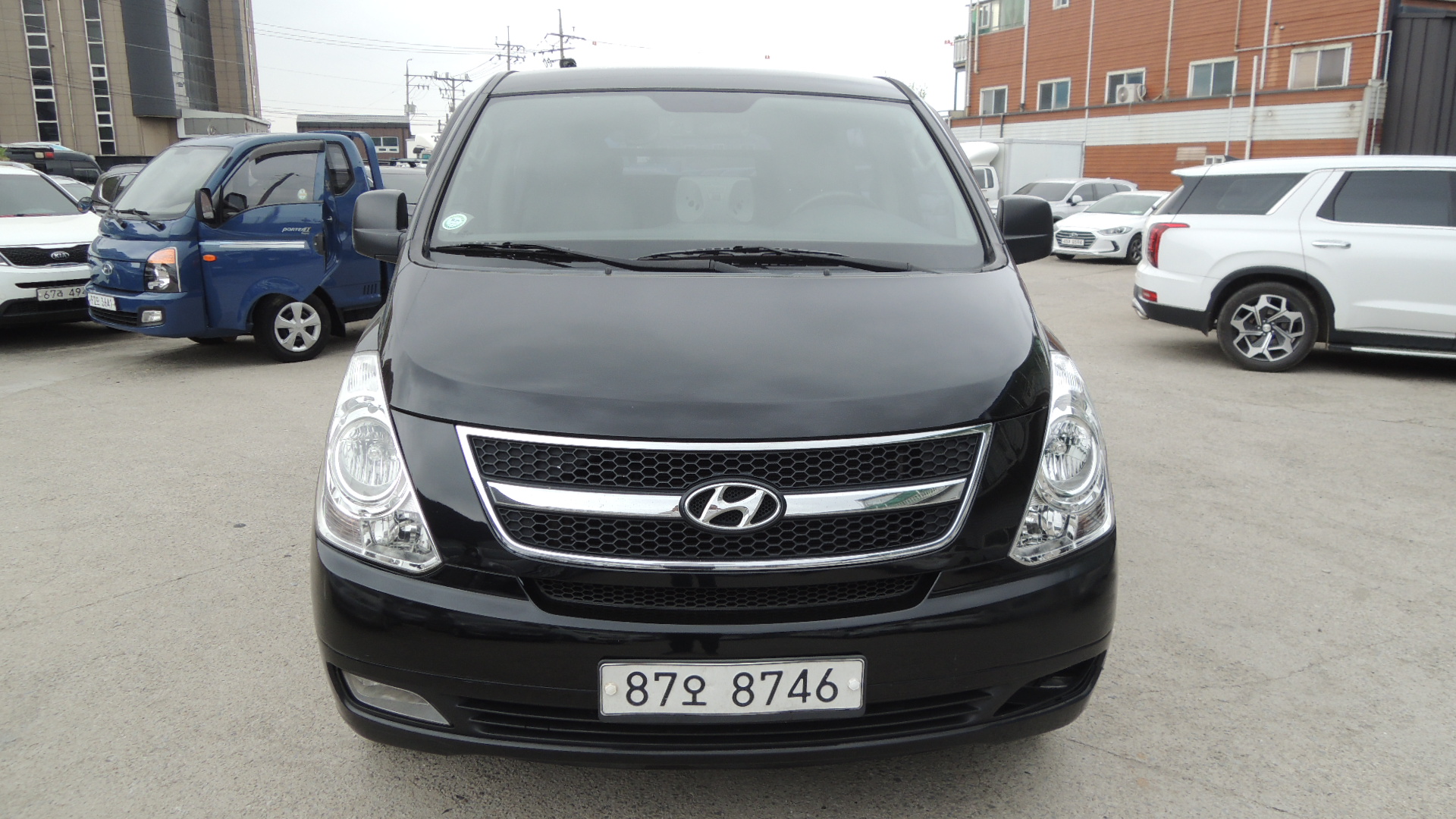 Mazda Bongo front view