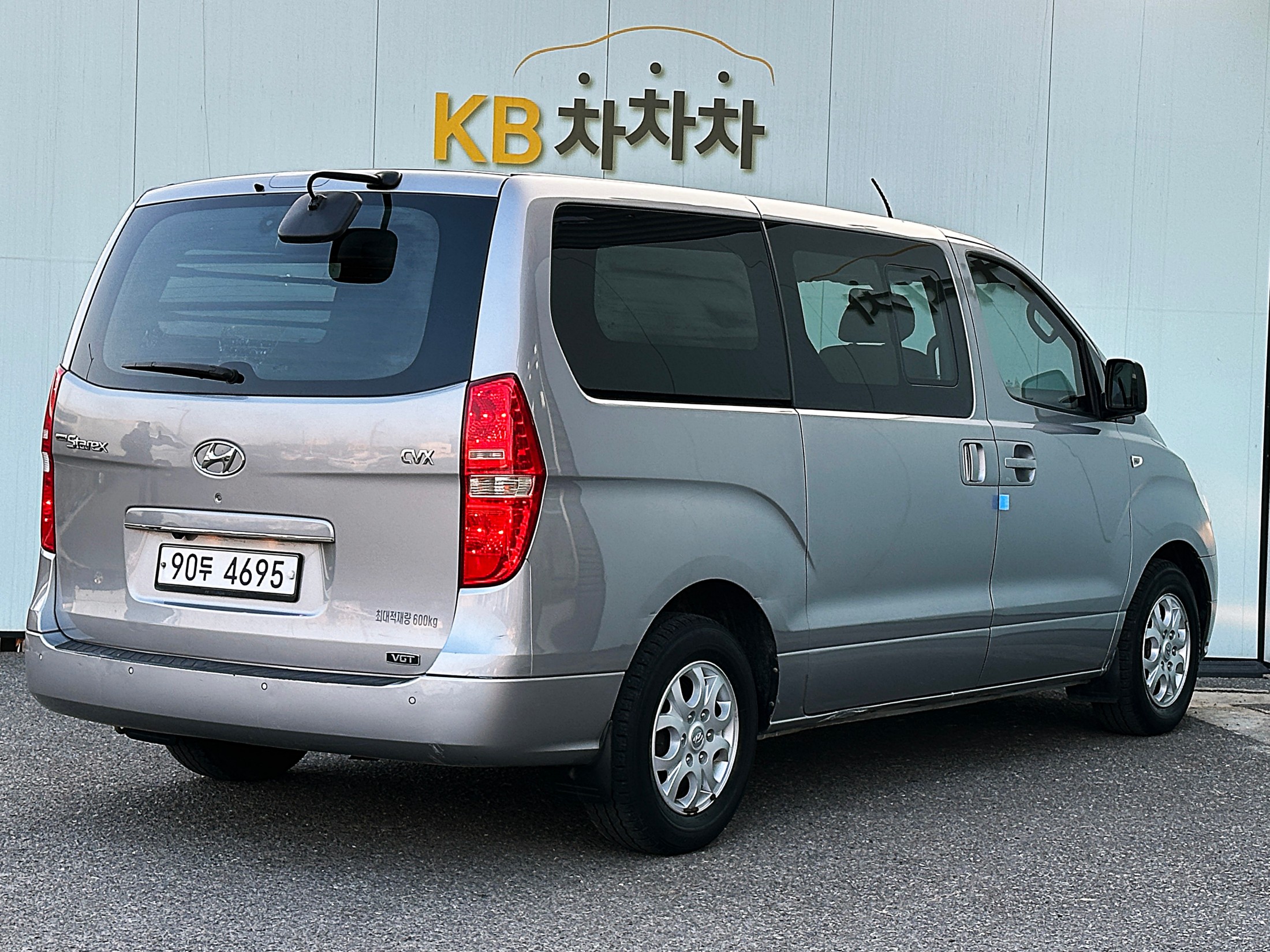 Mazda Bongo front view