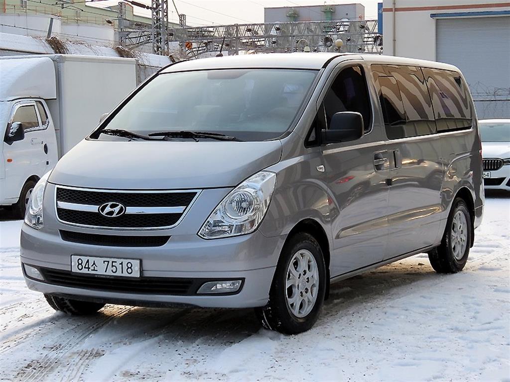 Mazda Bongo front view