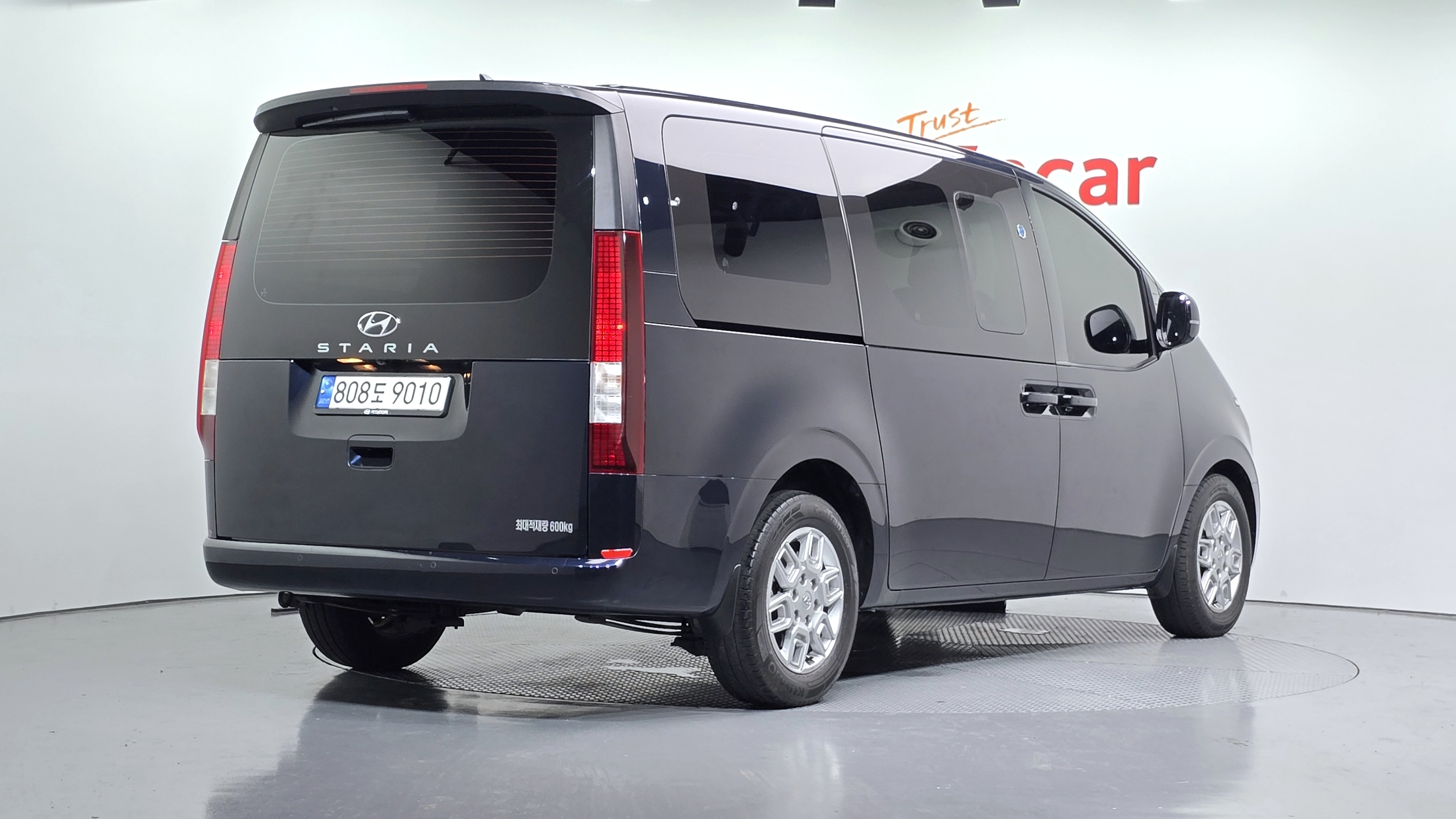 Mazda Bongo front view