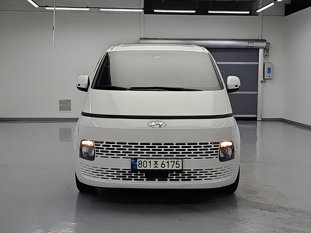 Mazda Bongo front view
