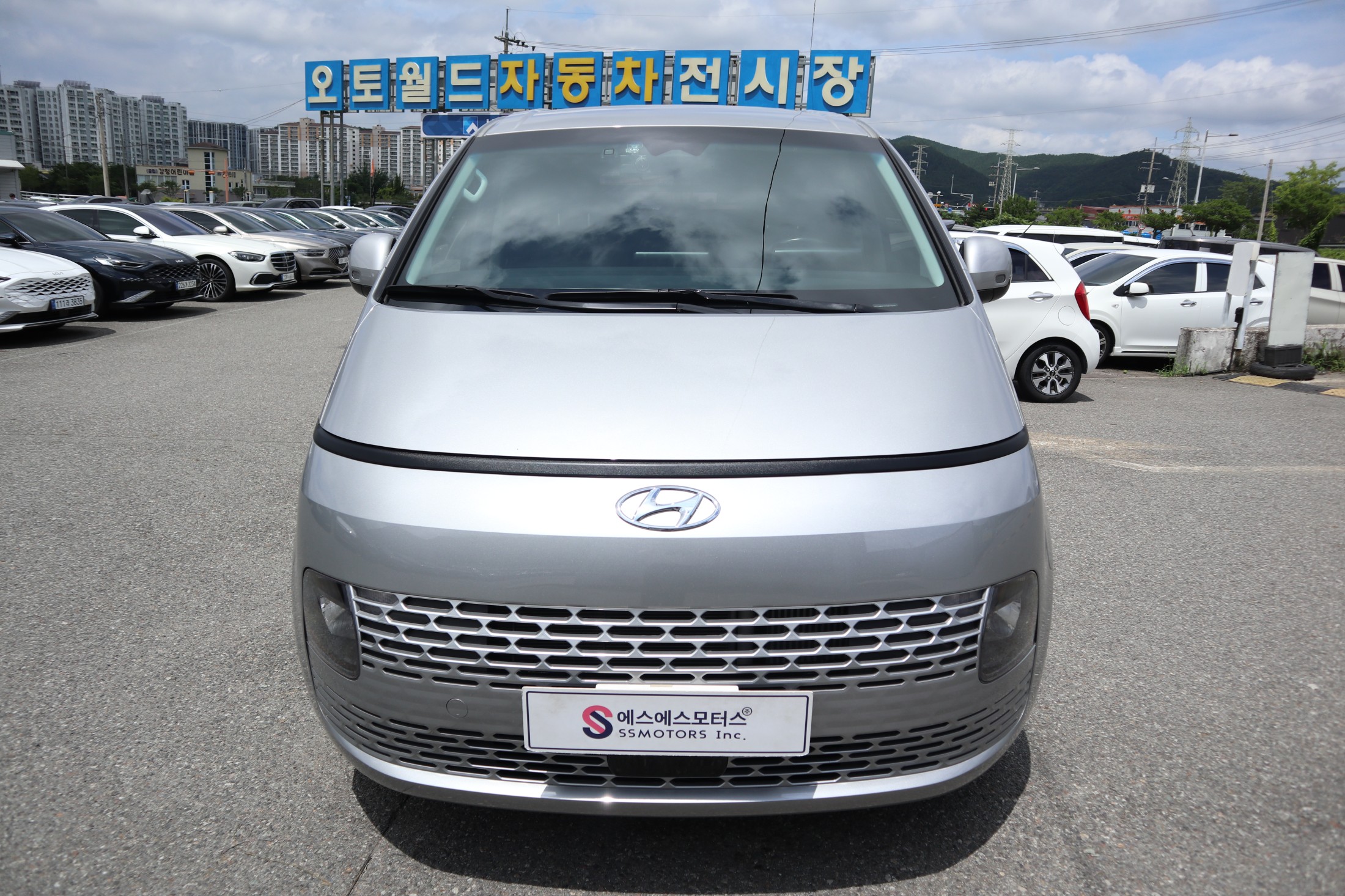 Mazda Bongo rear view