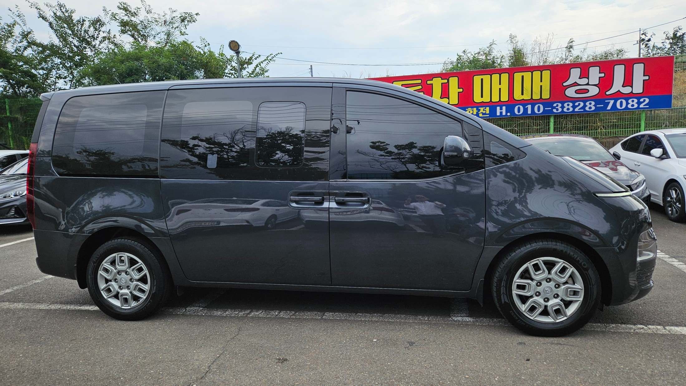Mazda Bongo rear view