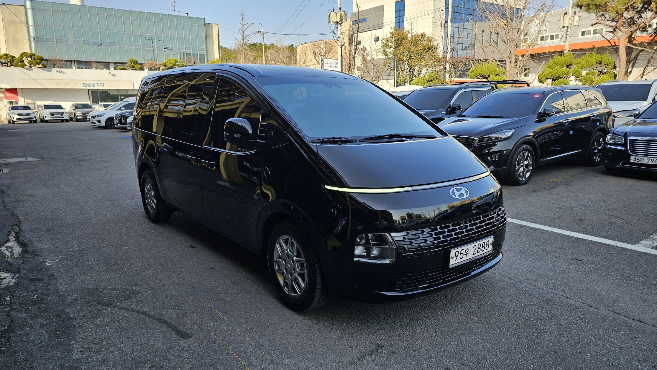 Mazda Bongo front view
