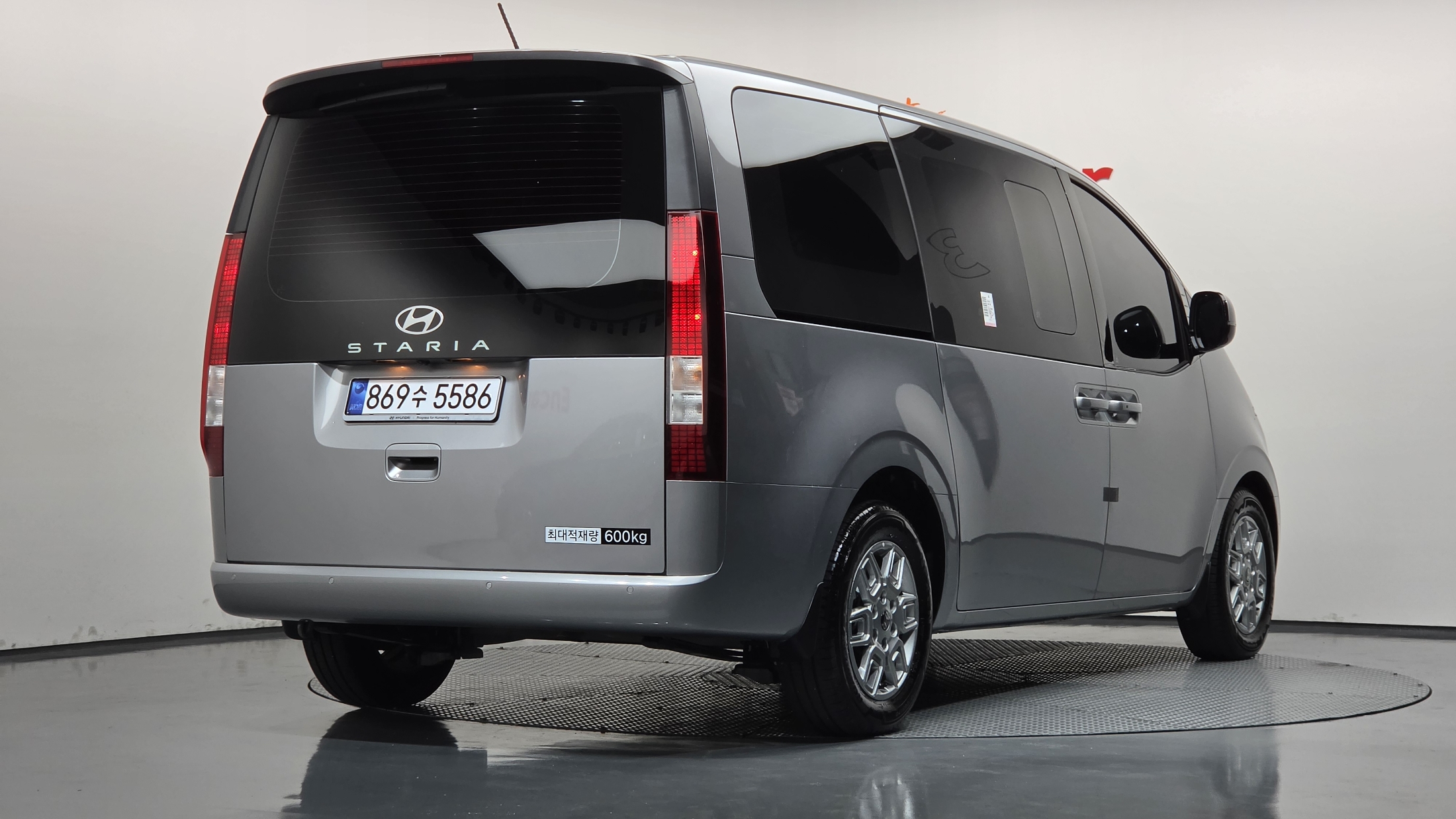 Mazda Bongo front view