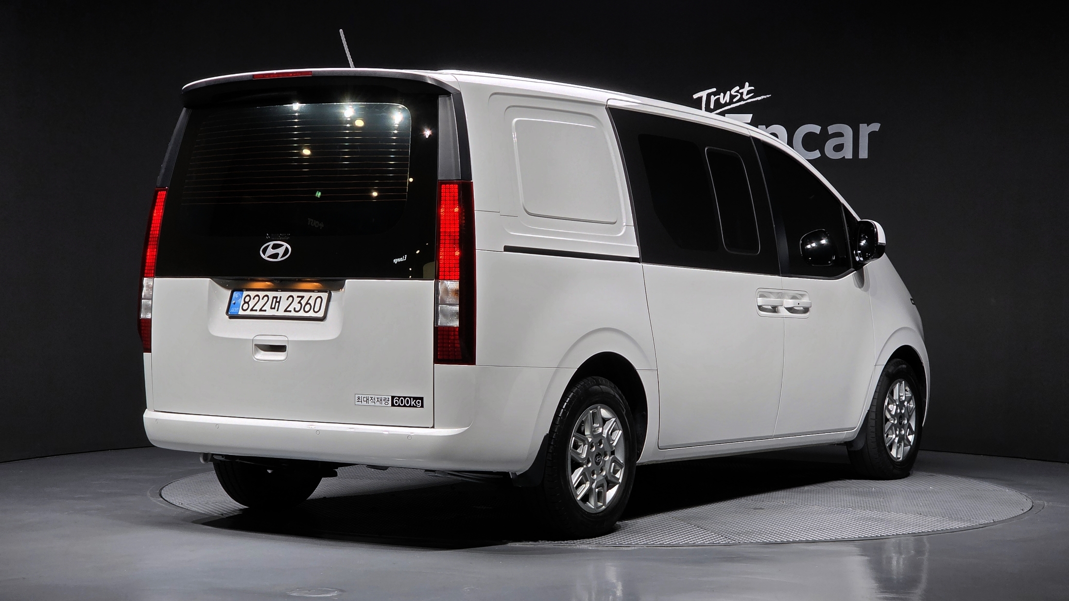 Mazda Bongo front view