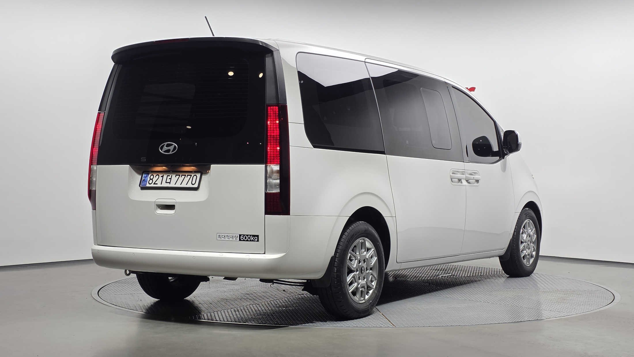 Mazda Bongo front view