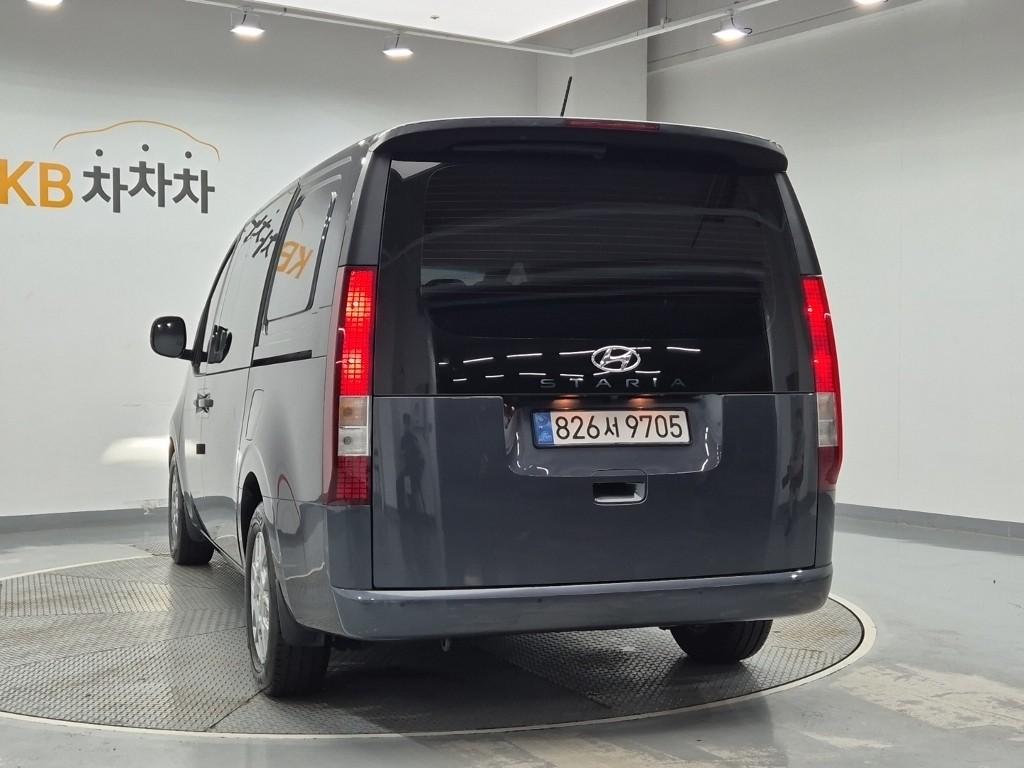 Mazda Bongo front view