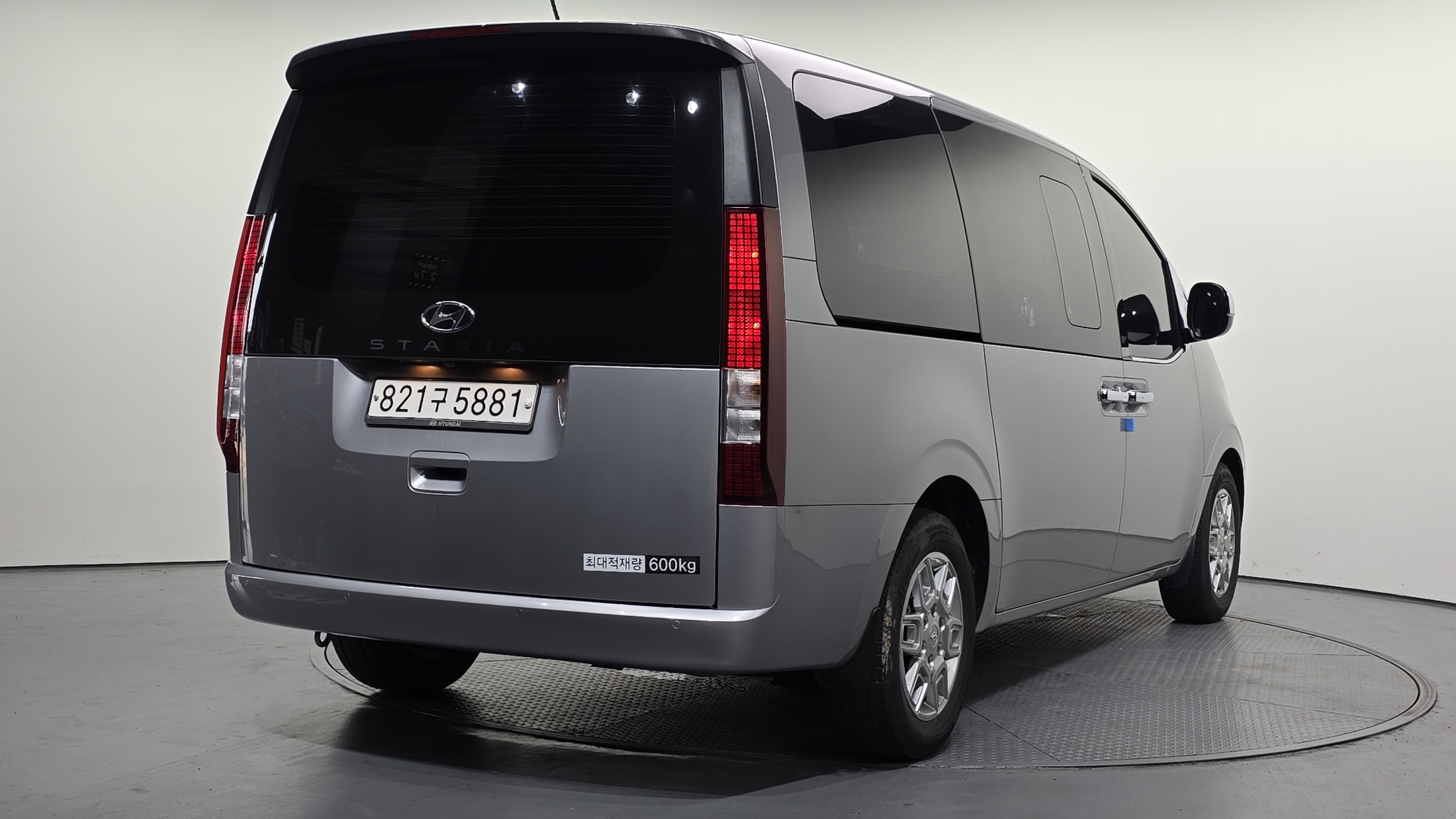 Mazda Bongo front view