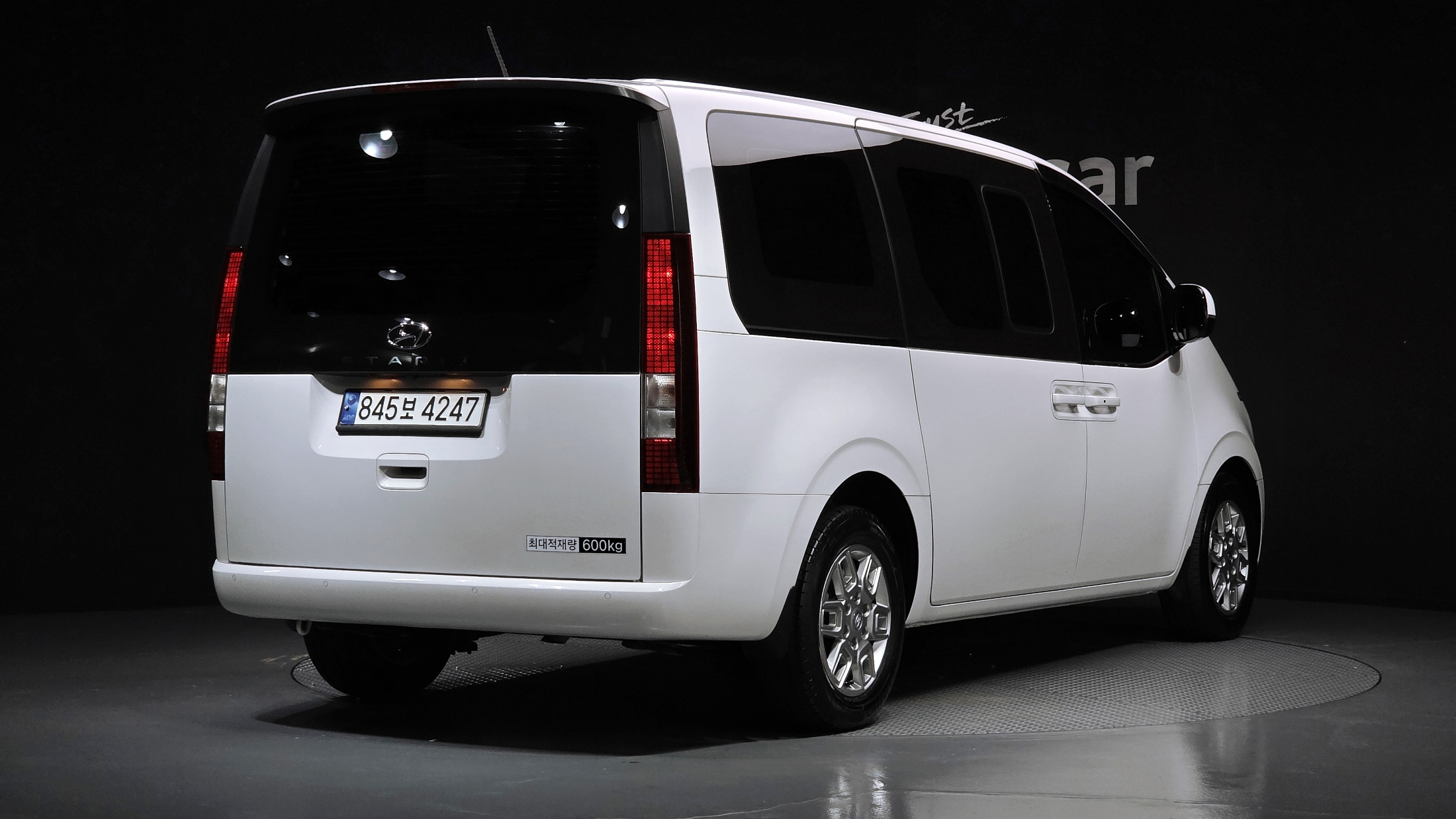 Mazda Bongo front view