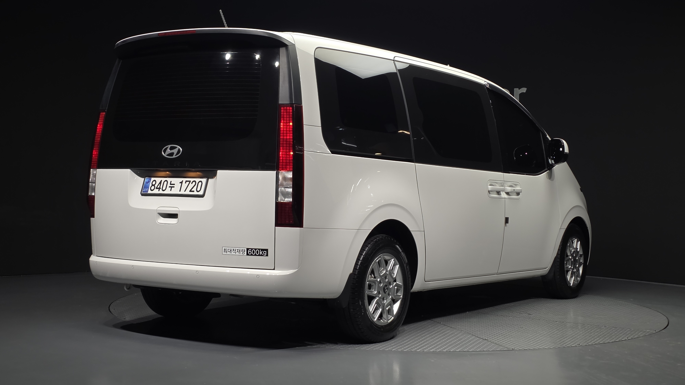 Mazda Bongo front view