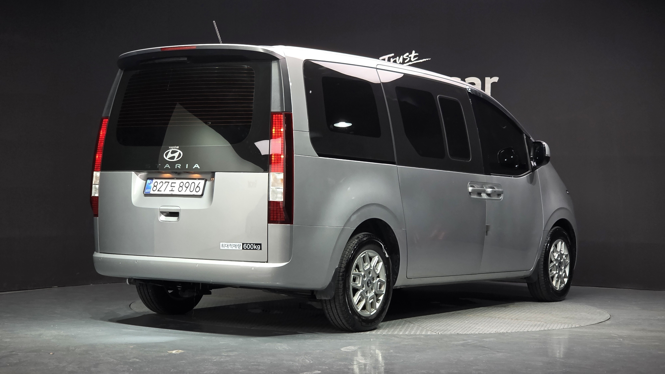 Mazda Bongo front view