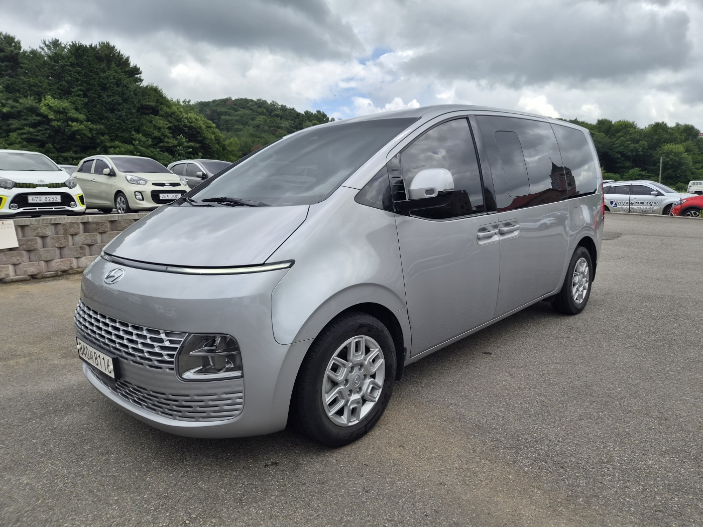 Mazda Bongo front view