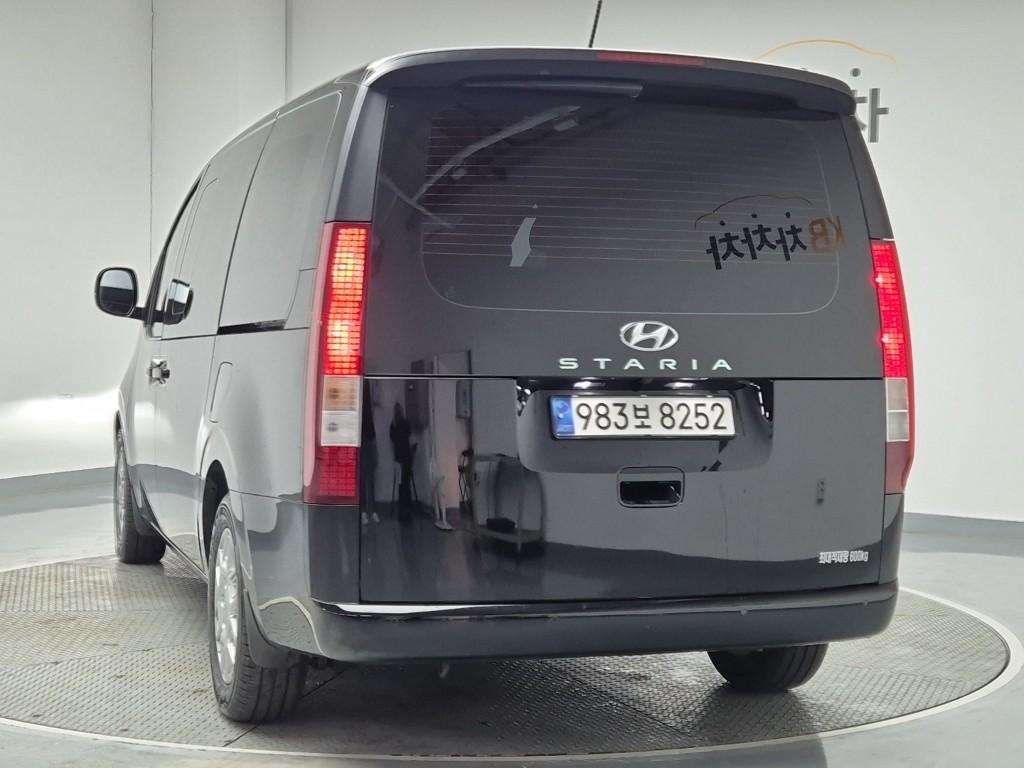Mazda Bongo front view
