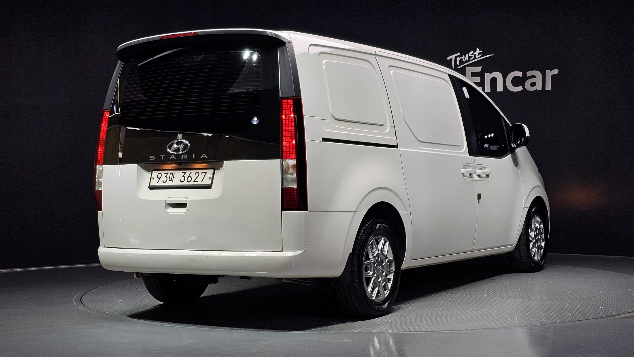 Mazda Bongo front view