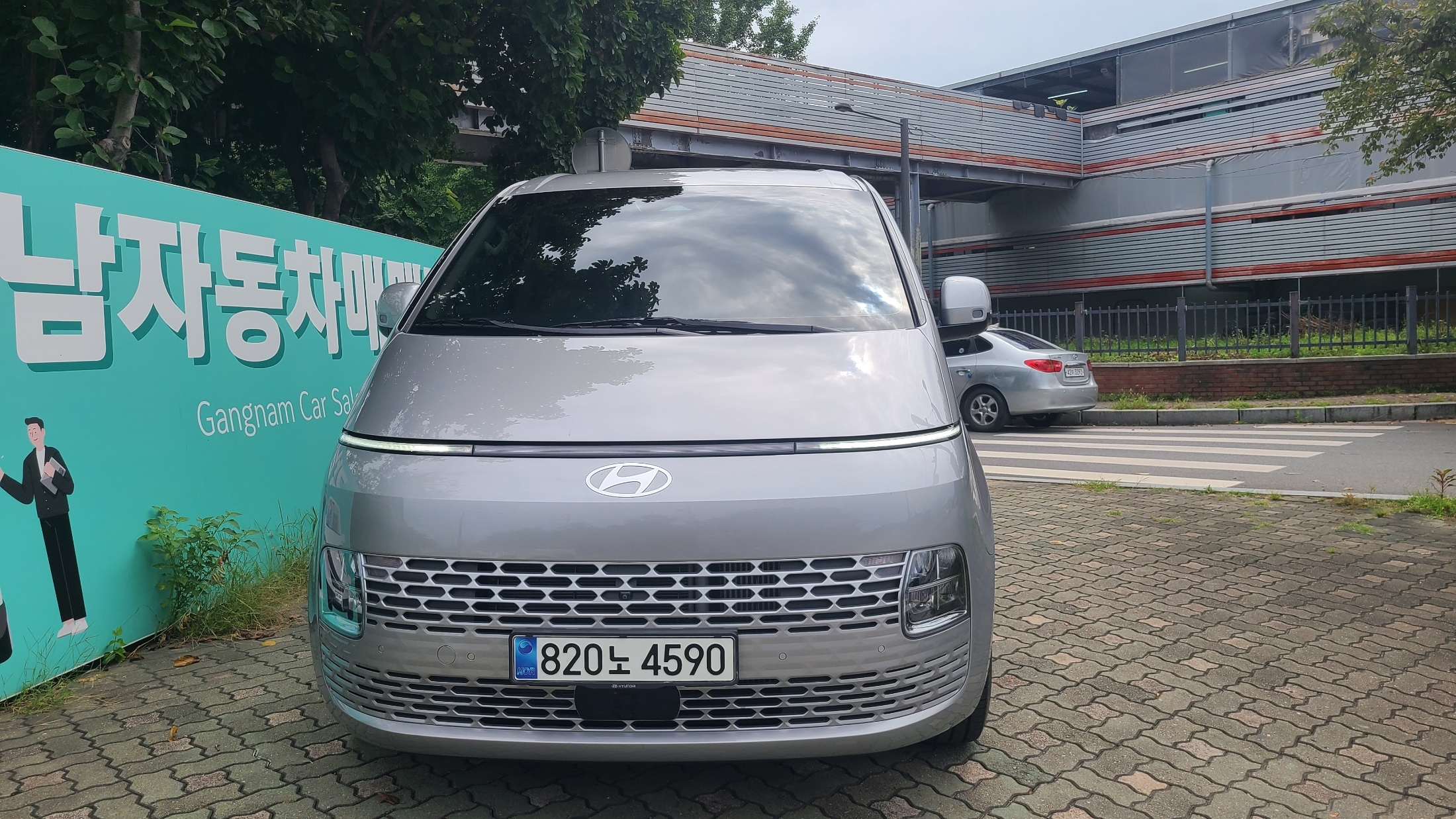 Mazda Bongo front view