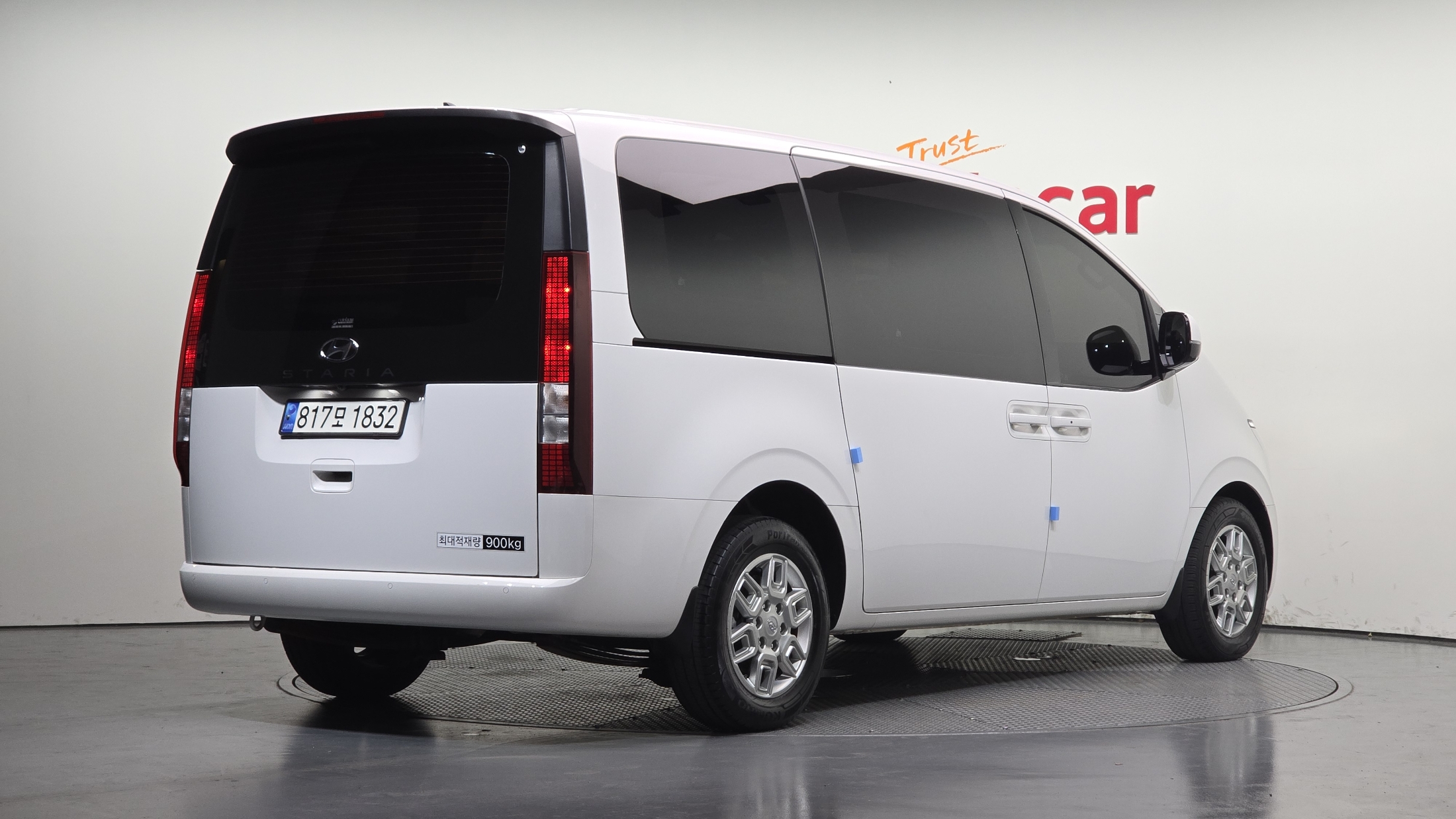 Mazda Bongo front view