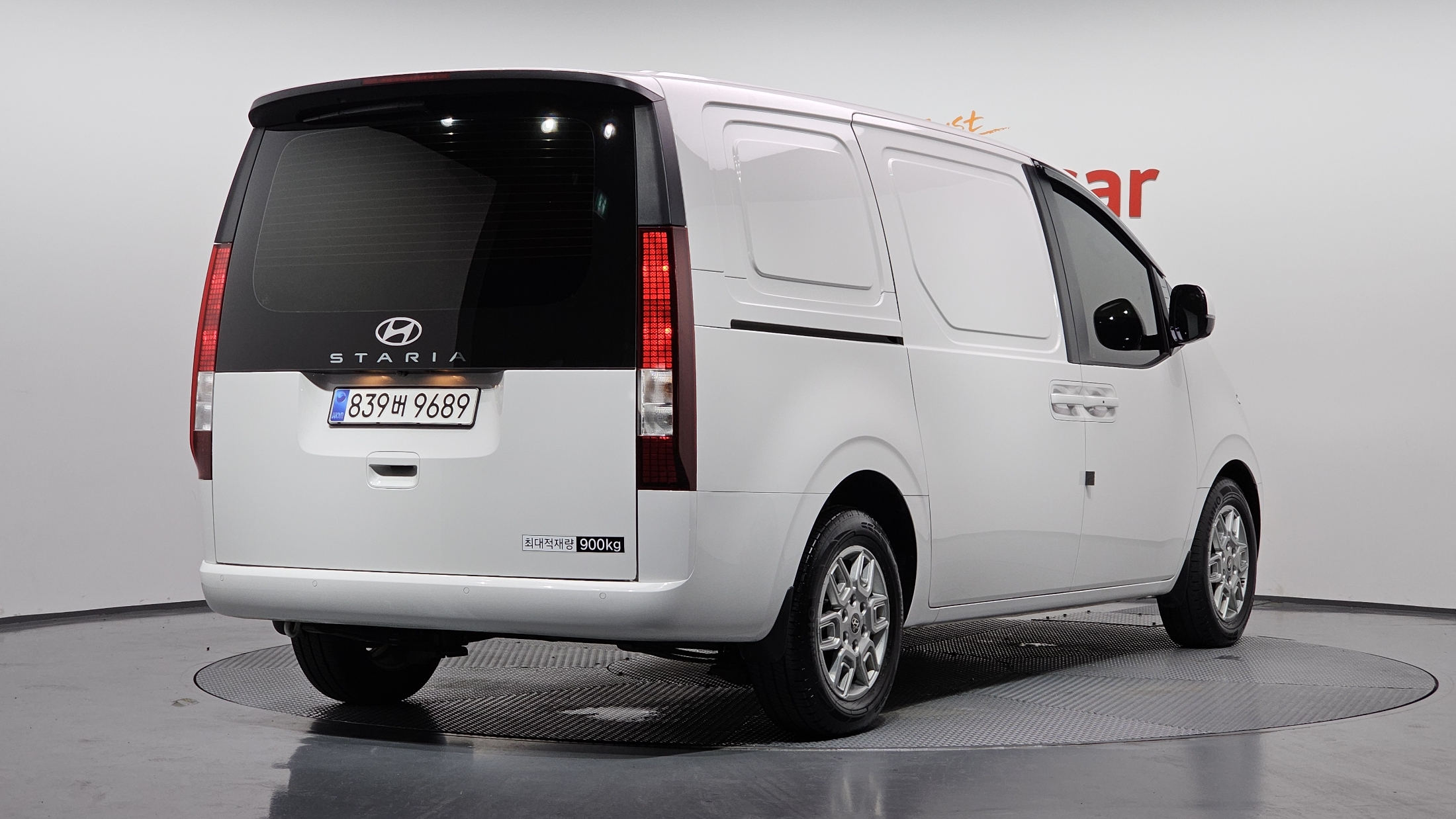 Mazda Bongo front view