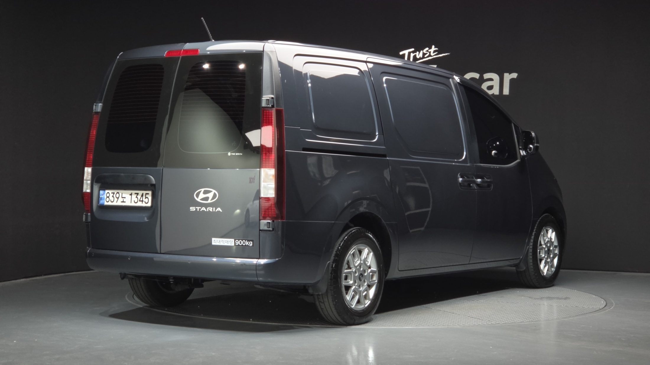Mazda Bongo front view