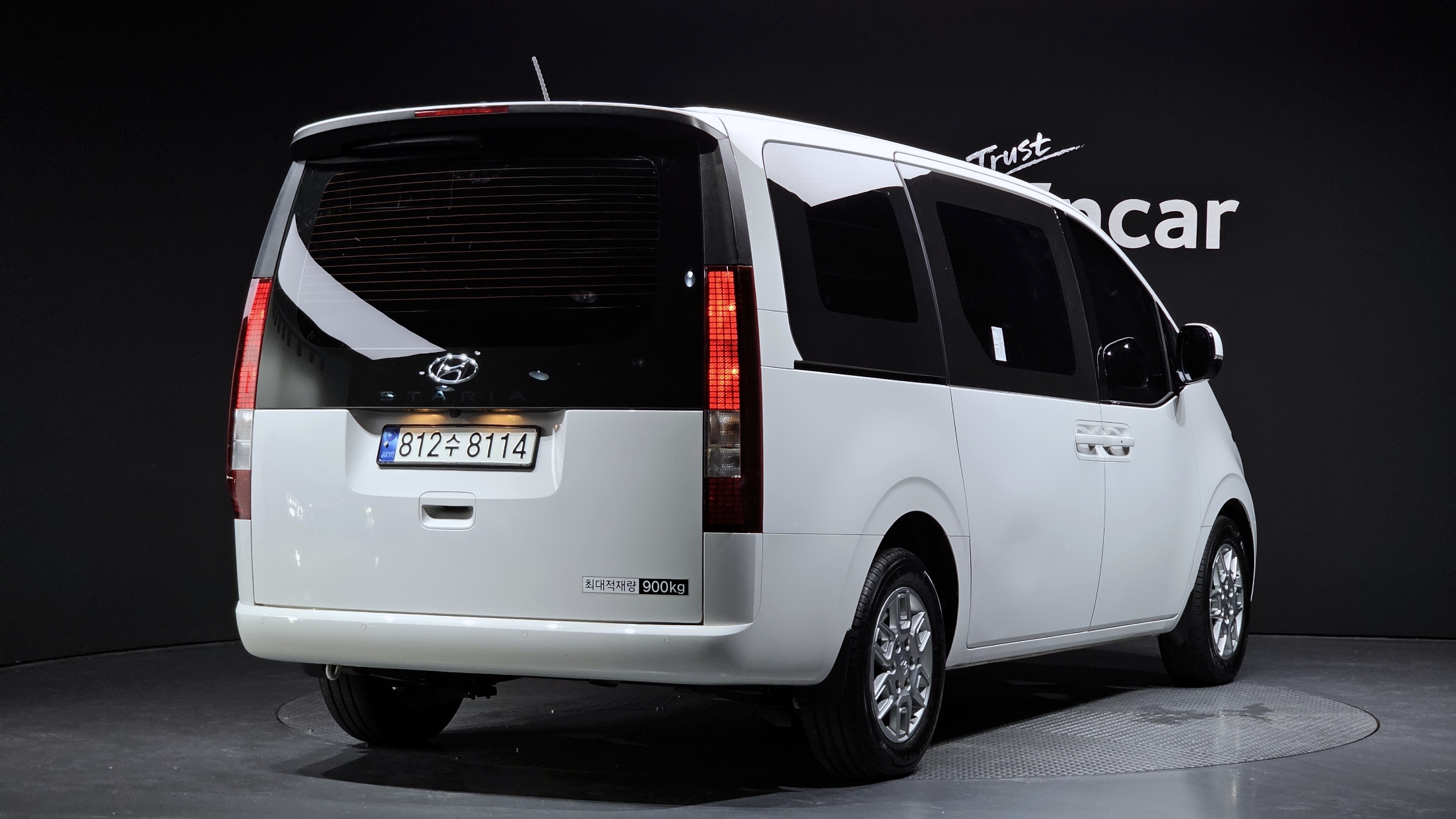 Mazda Bongo front view