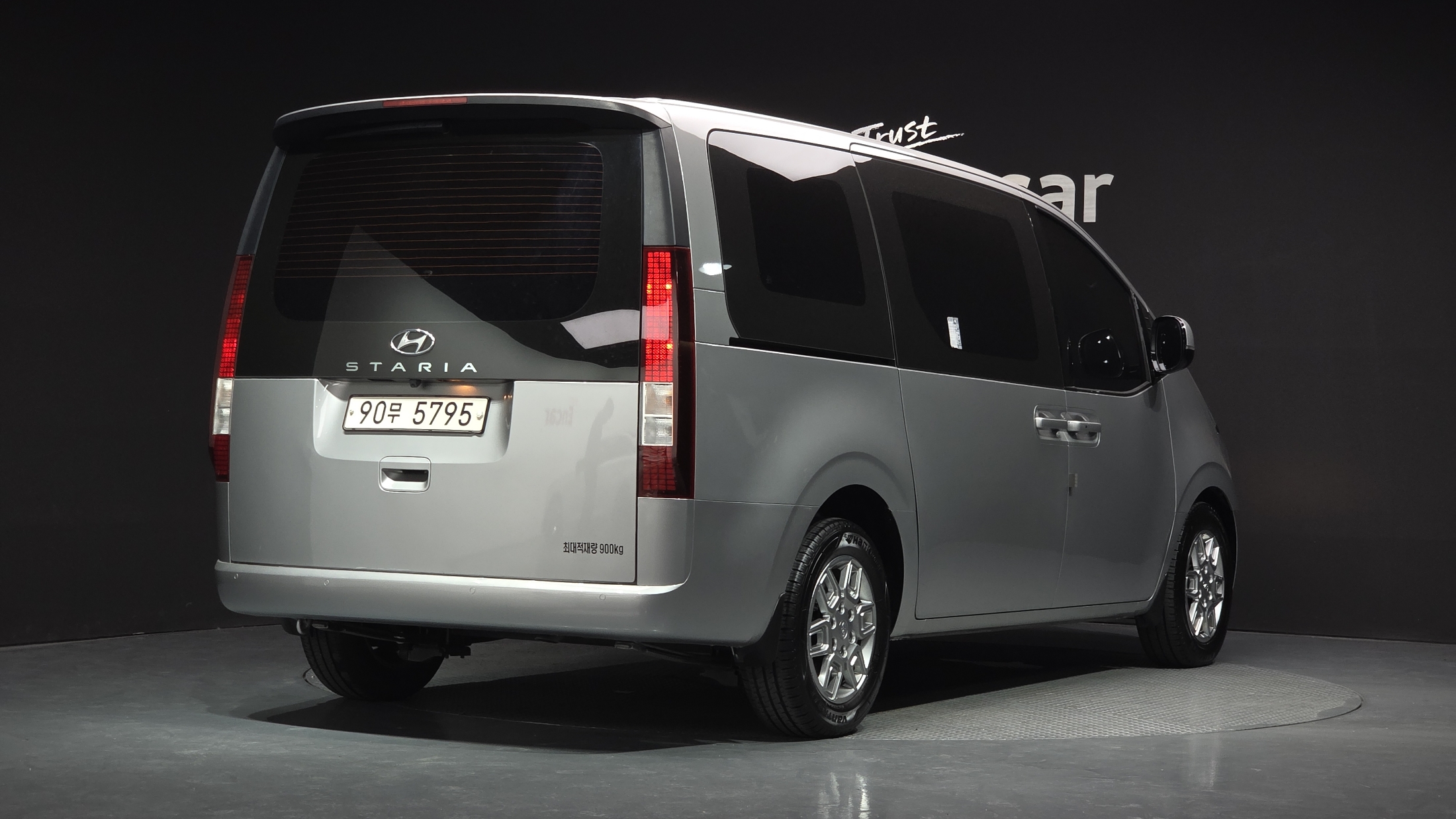 Mazda Bongo front view