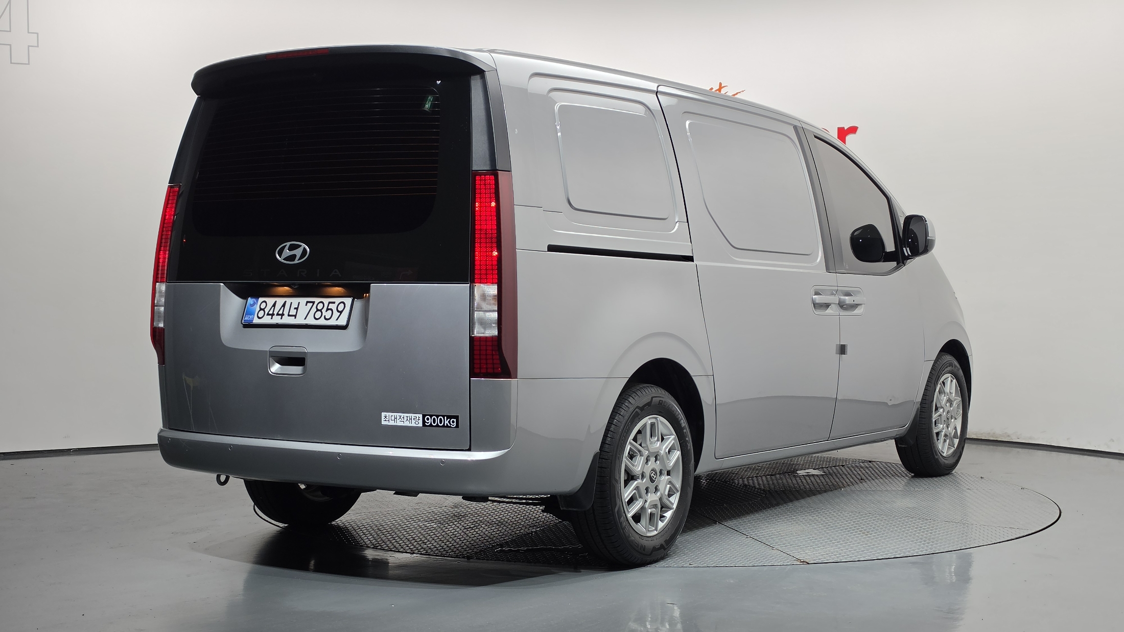 Mazda Bongo front view