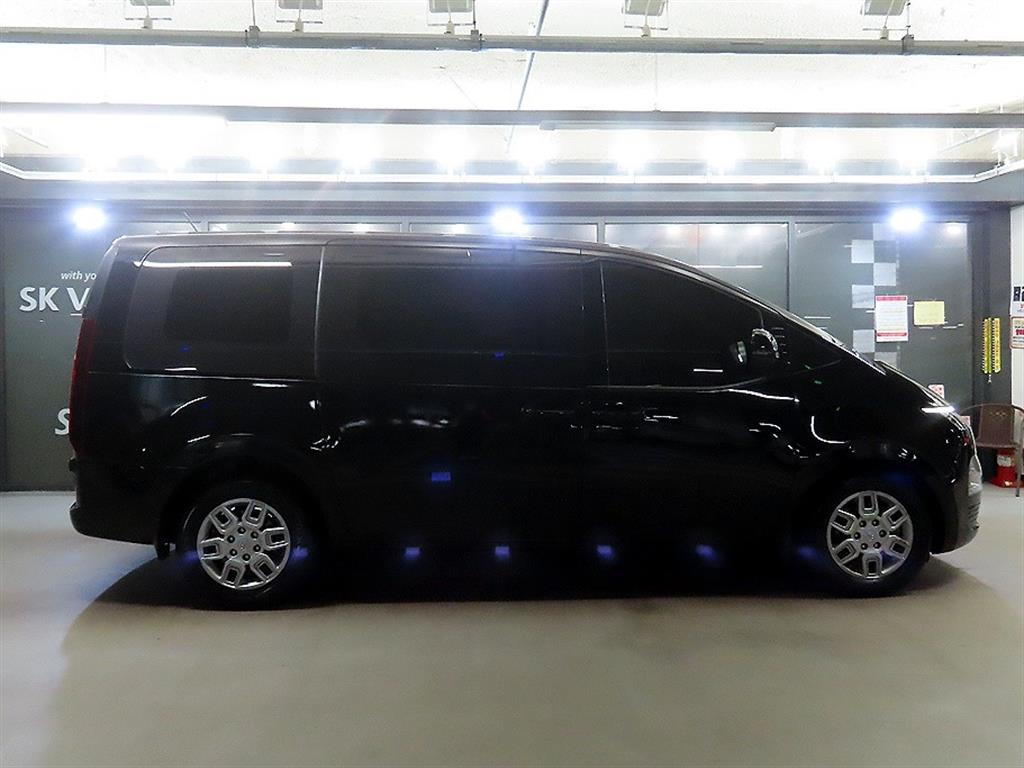 Mazda Bongo rear view