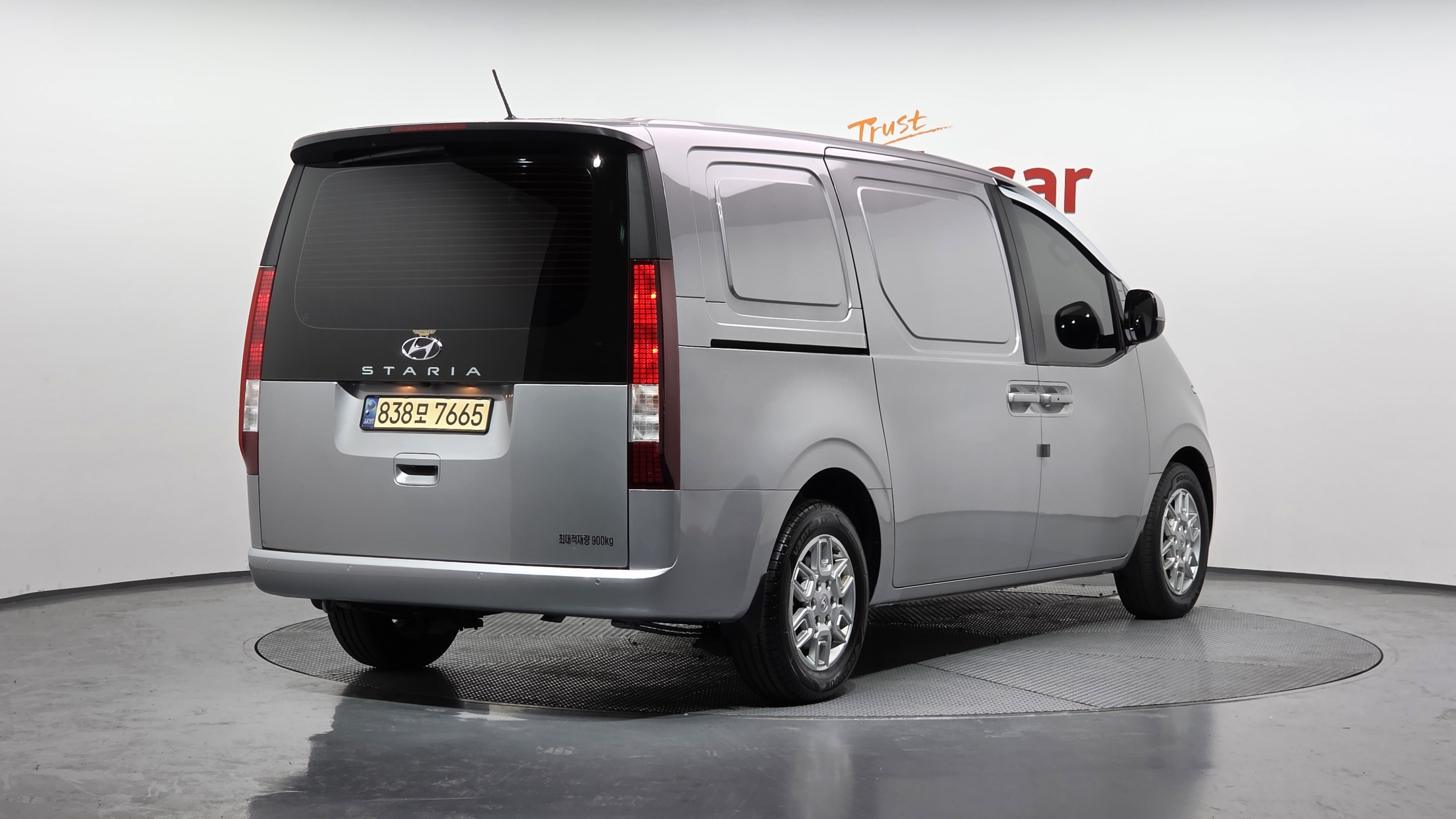 Mazda Bongo front view