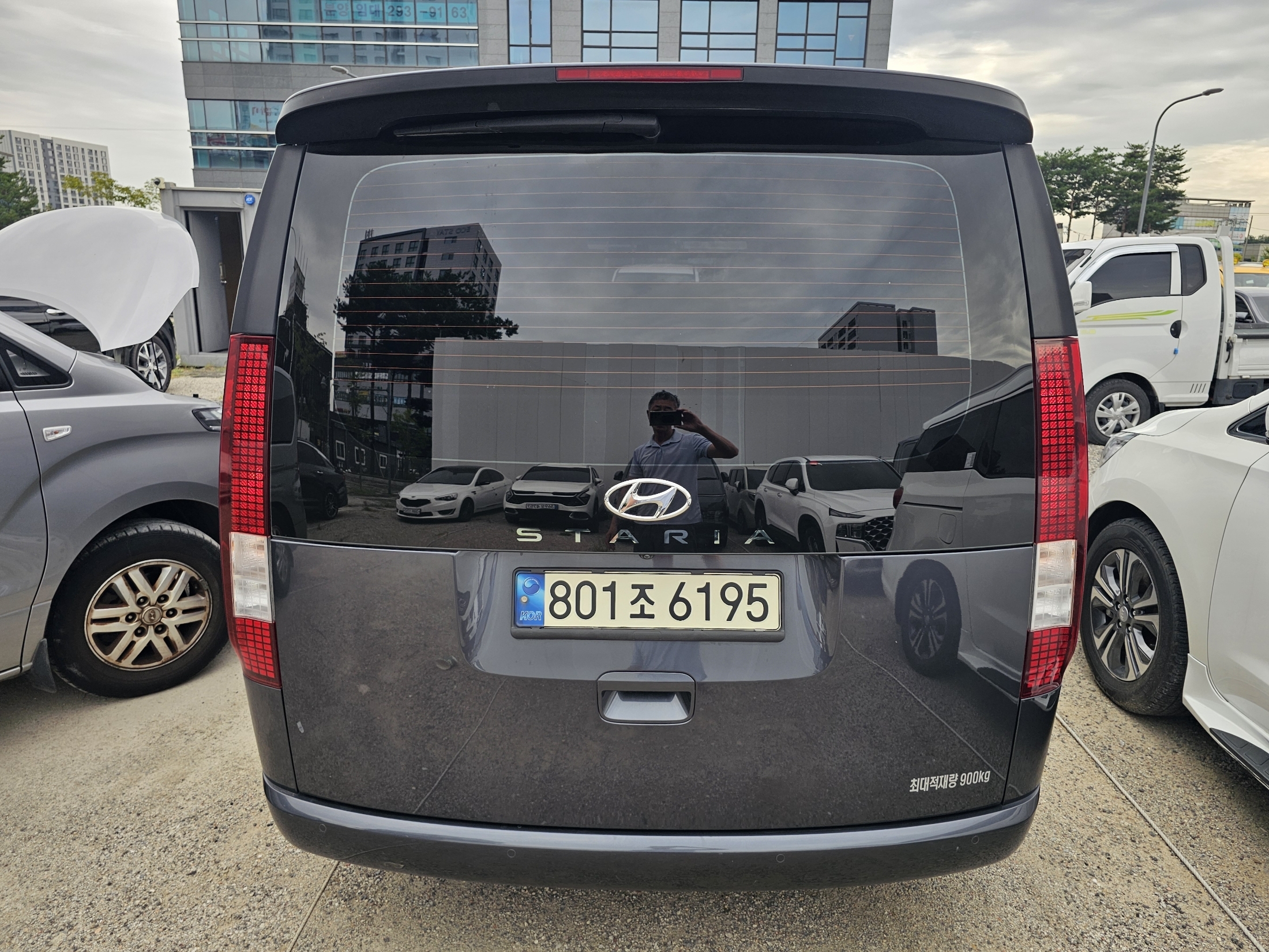 Mazda Bongo rear view