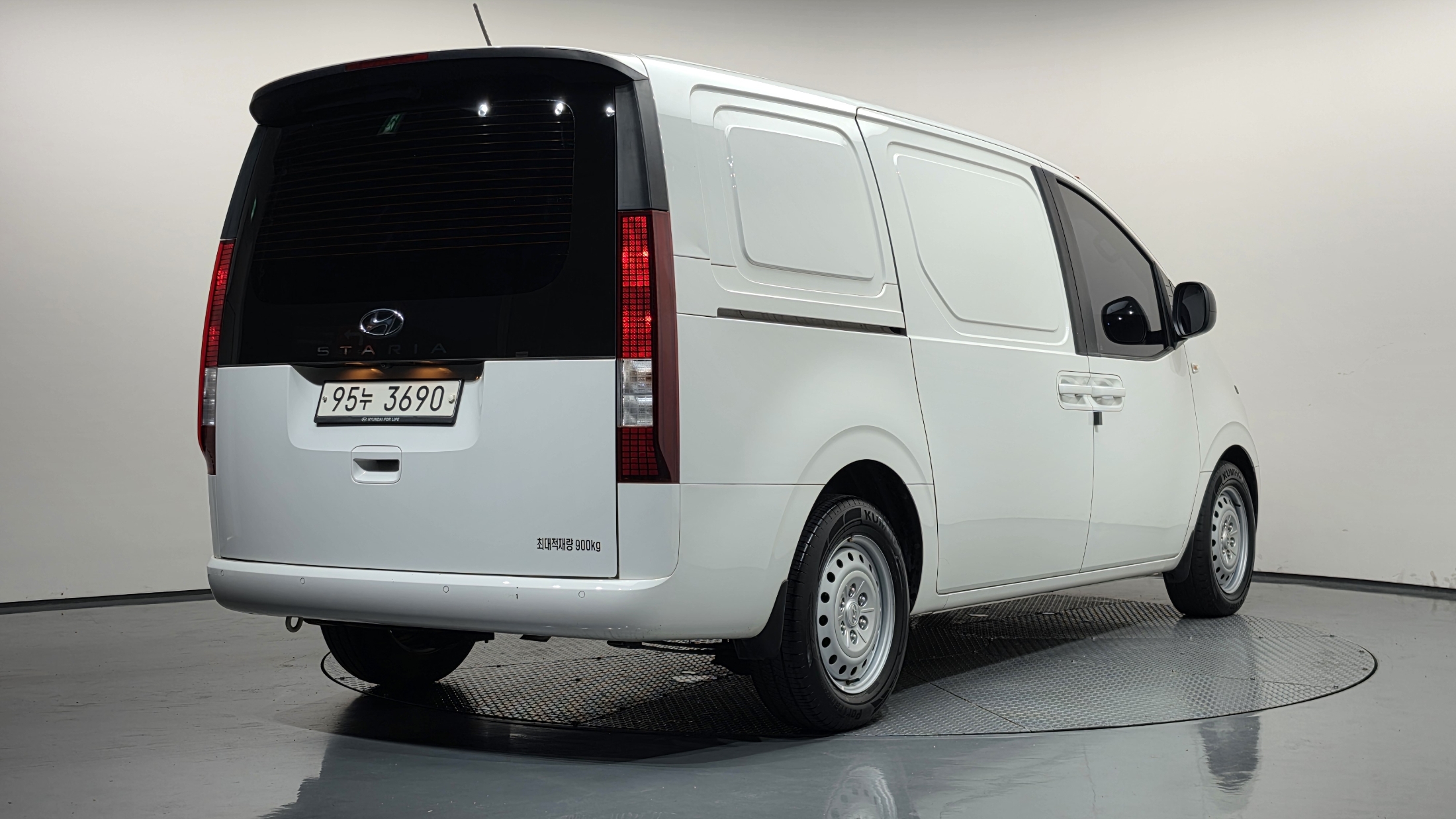 Mazda Bongo front view