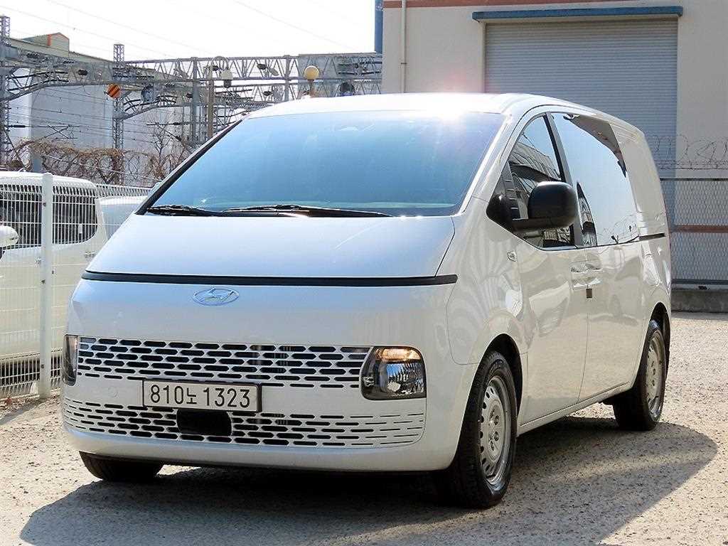 Mazda Bongo front view