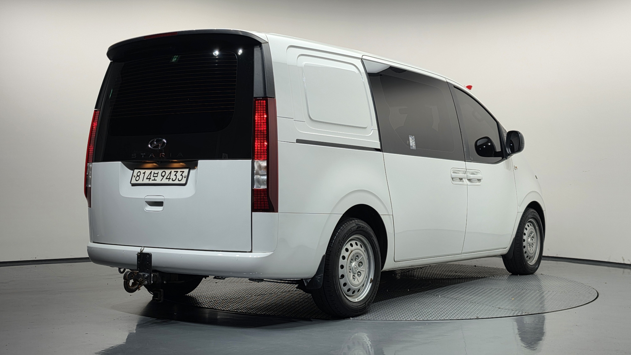 Mazda Bongo front view