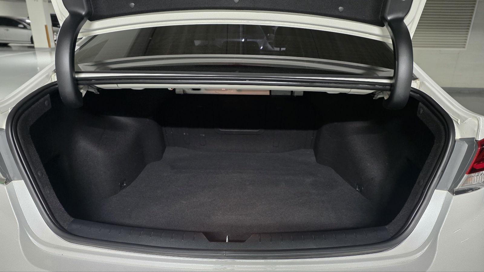 Mazda Bongo rear view