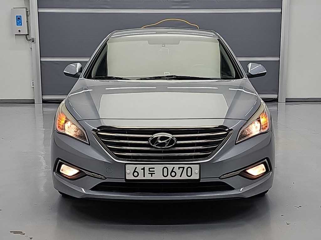 Mazda Bongo rear view
