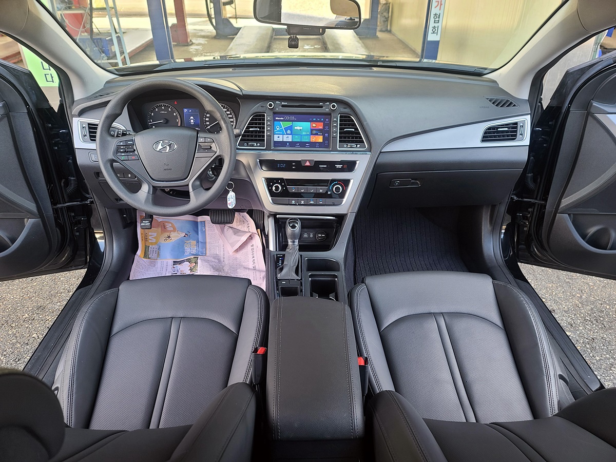 Mazda Bongo front view