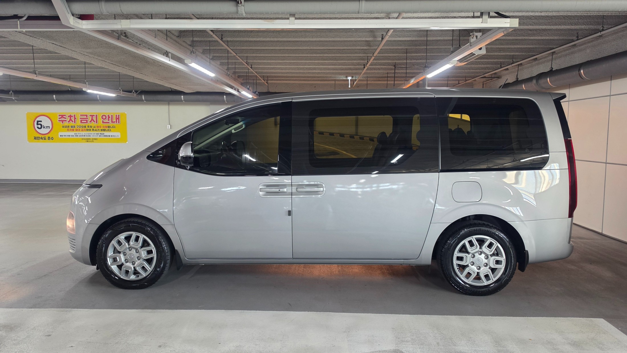 Mazda Bongo rear view