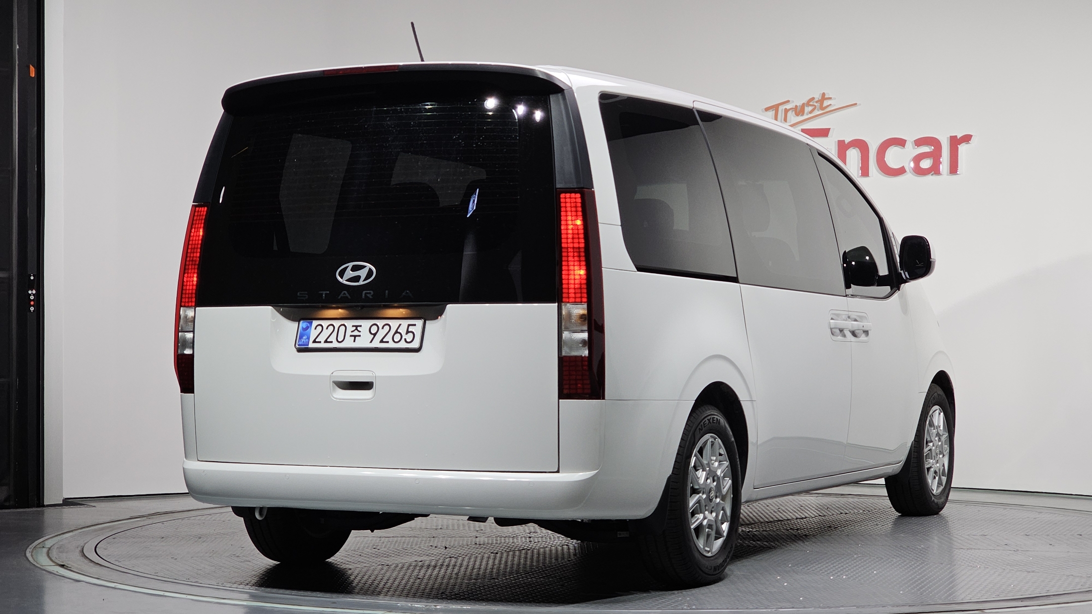 Mazda Bongo front view