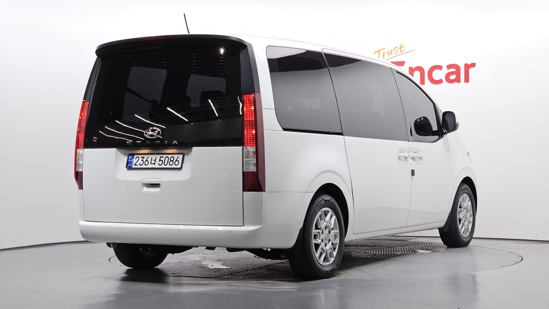 Mazda Bongo front view