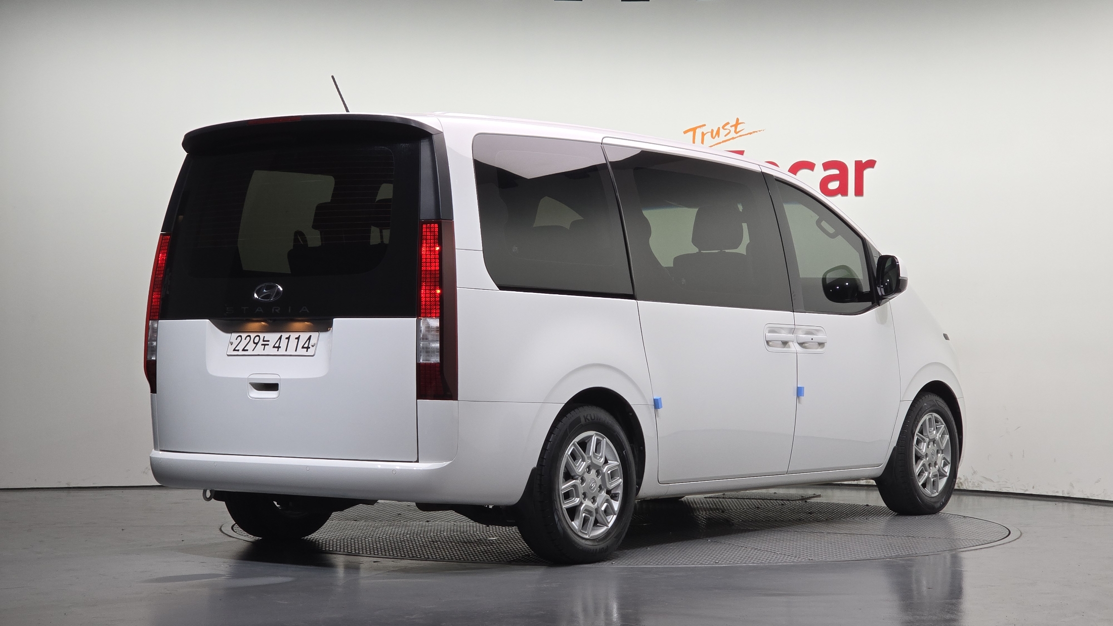 Mazda Bongo front view