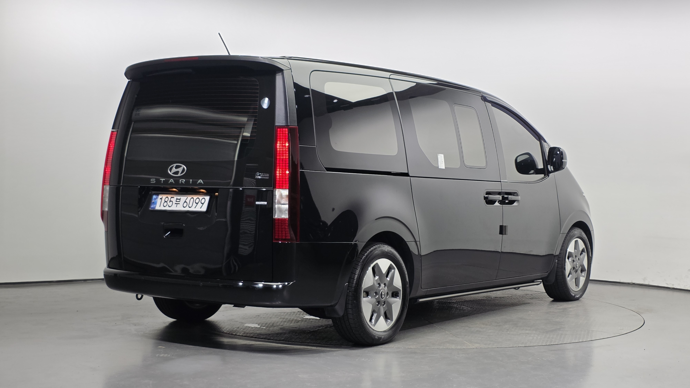 Mazda Bongo front view