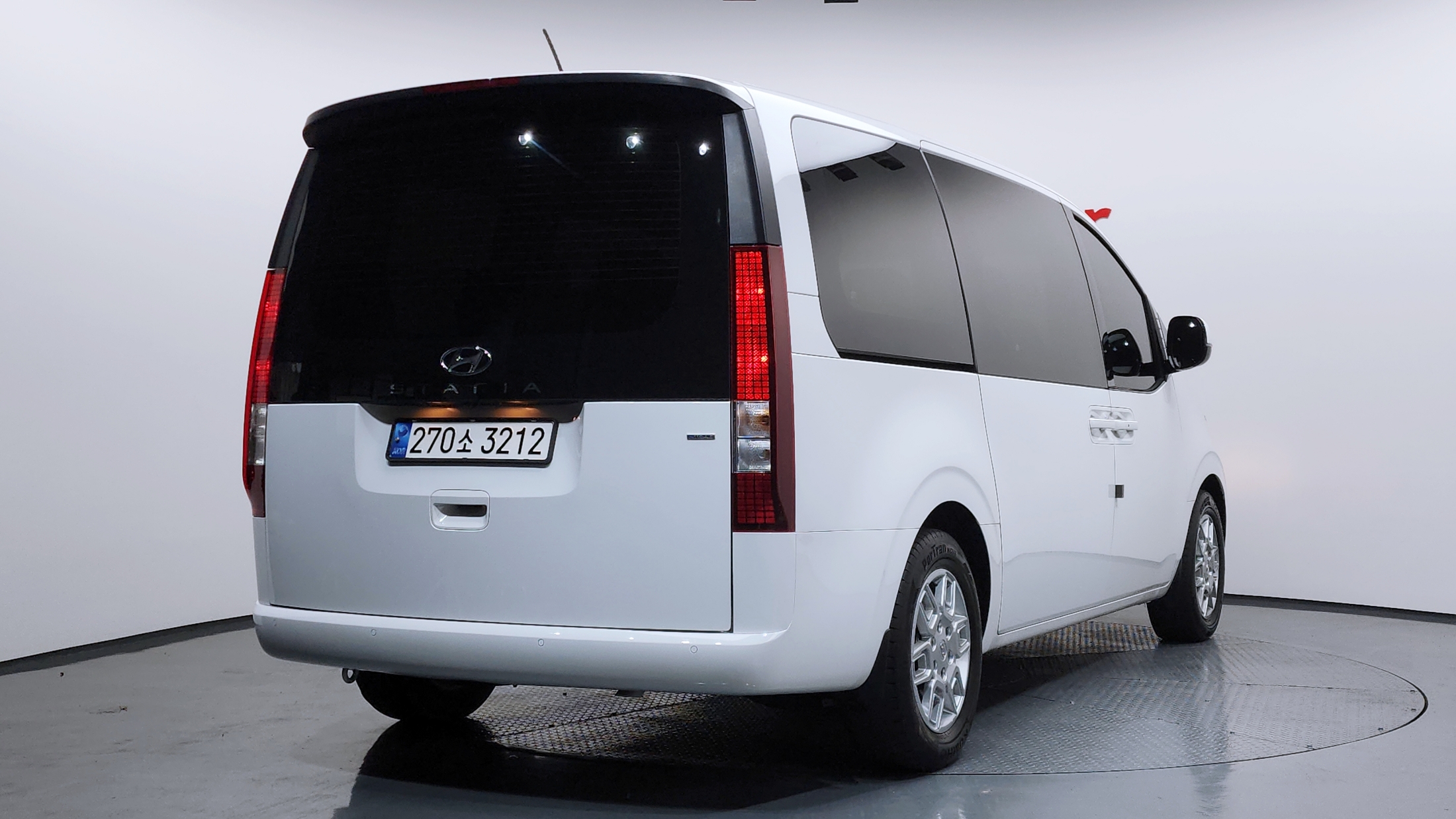 Mazda Bongo front view