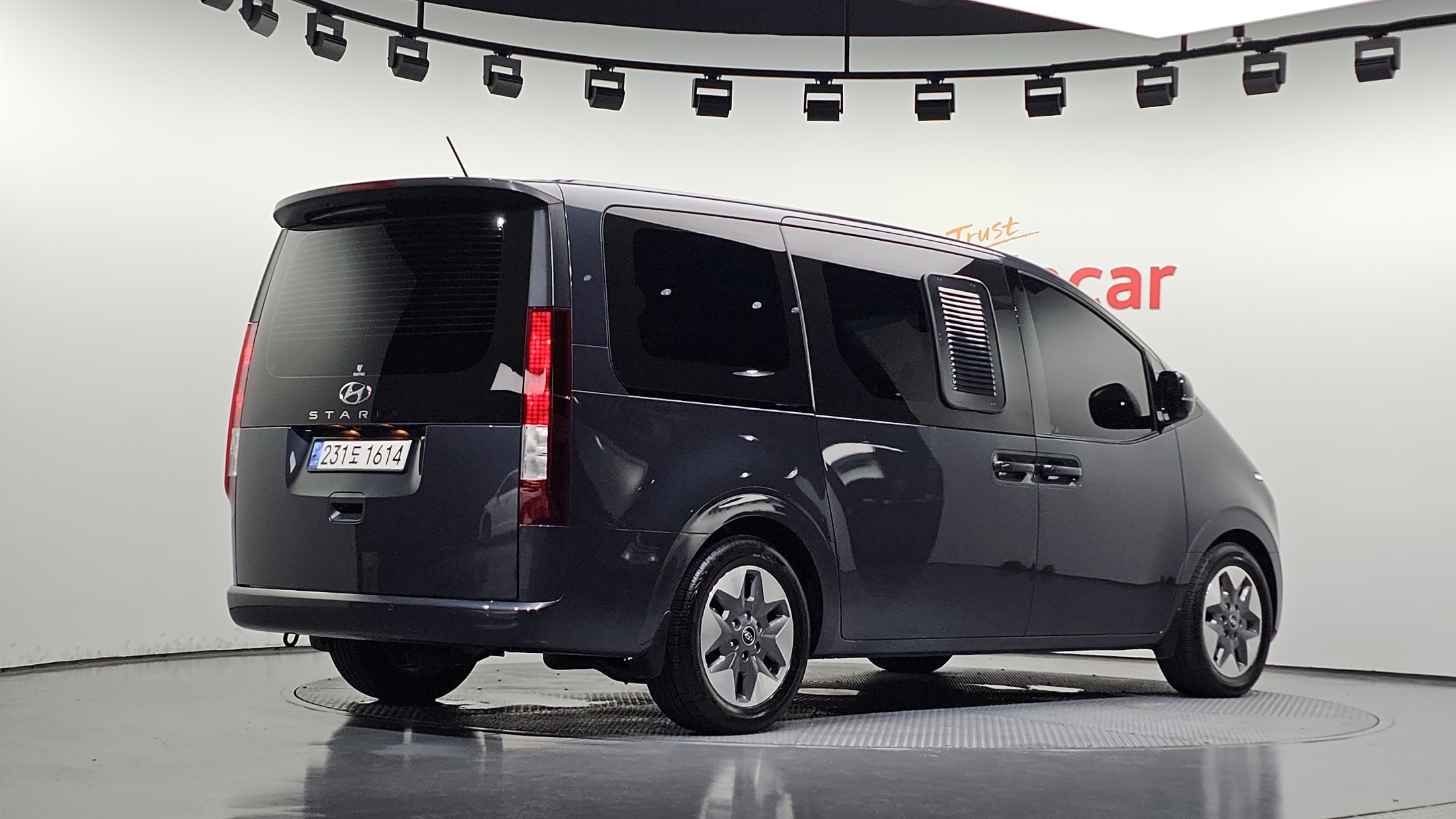 Mazda Bongo front view