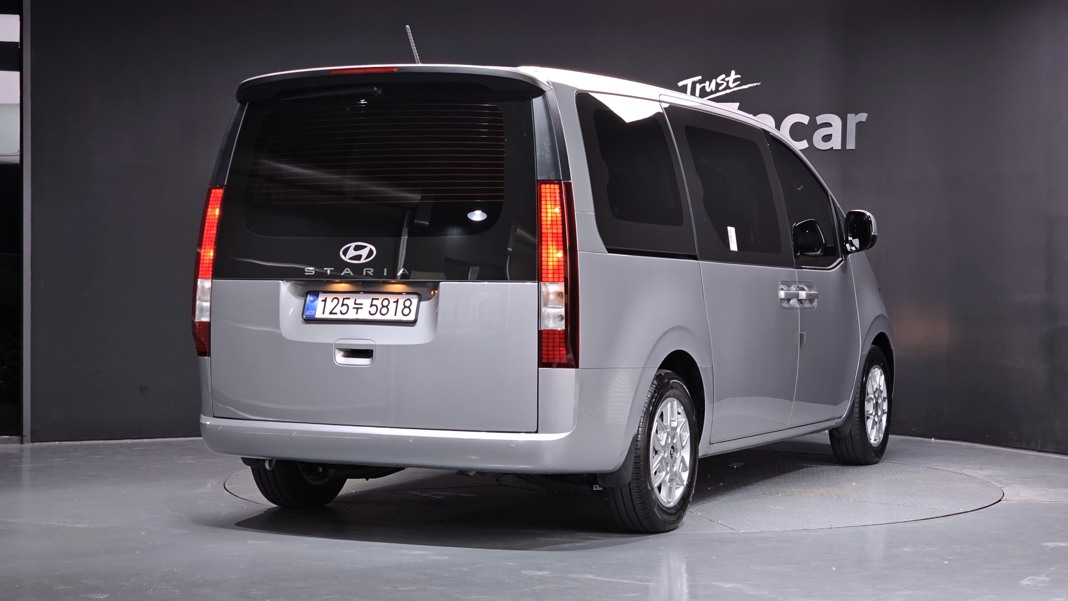 Mazda Bongo front view