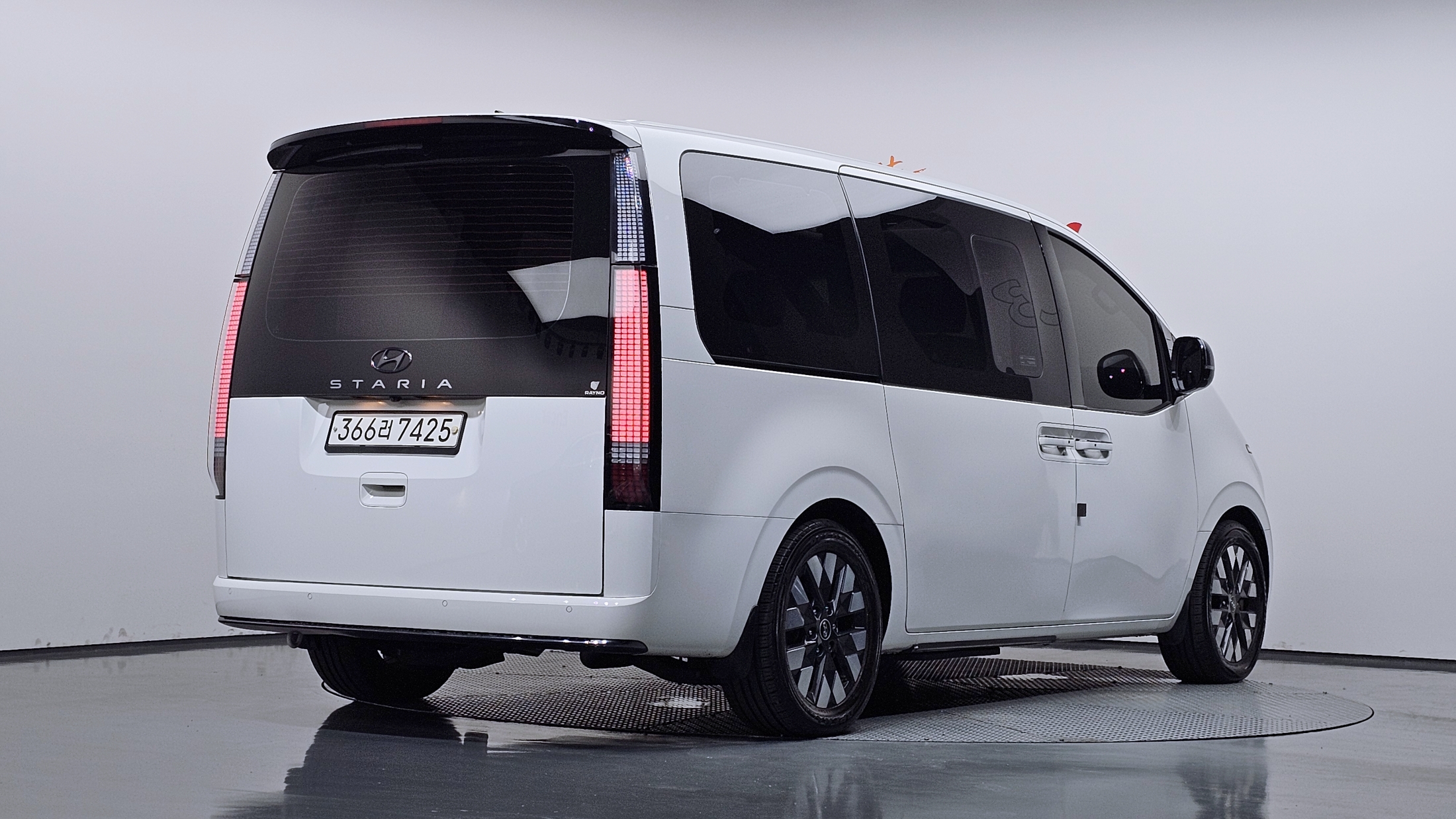 Mazda Bongo front view